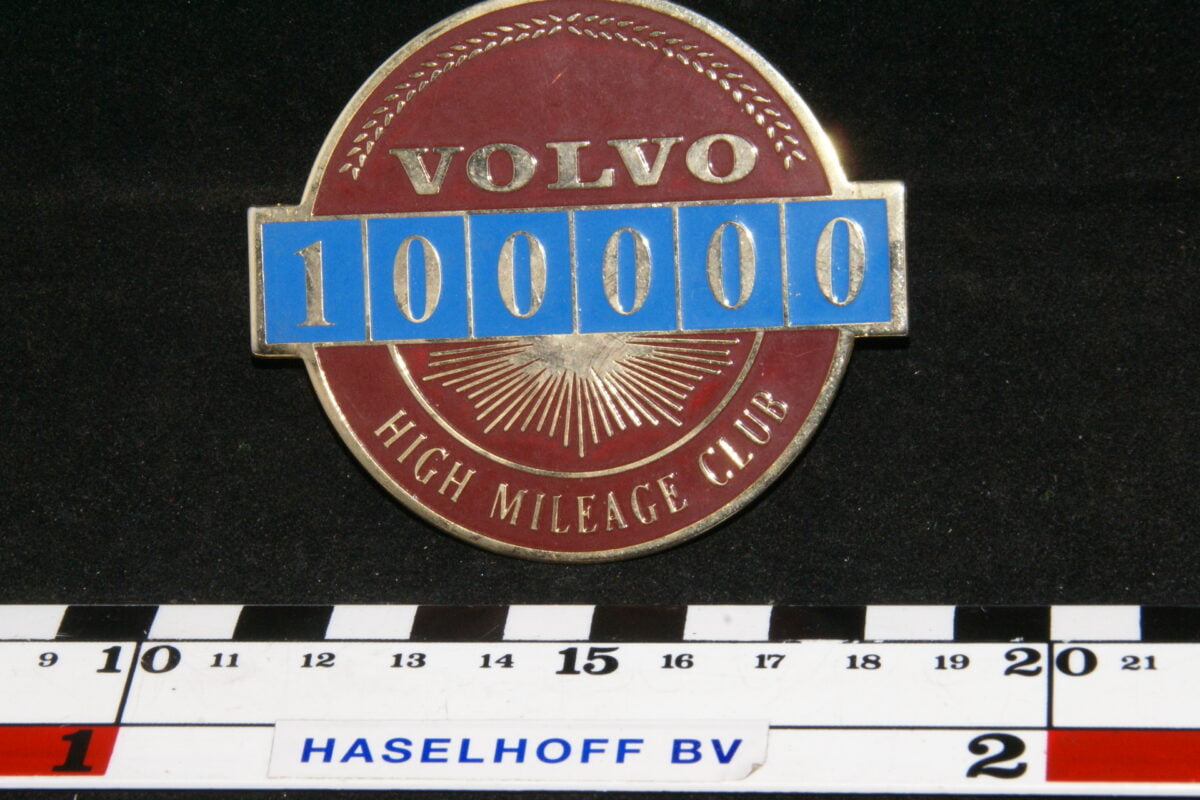 badge VOLVO 100000 HIGH MILEAGE CLUB 141100-0716-0