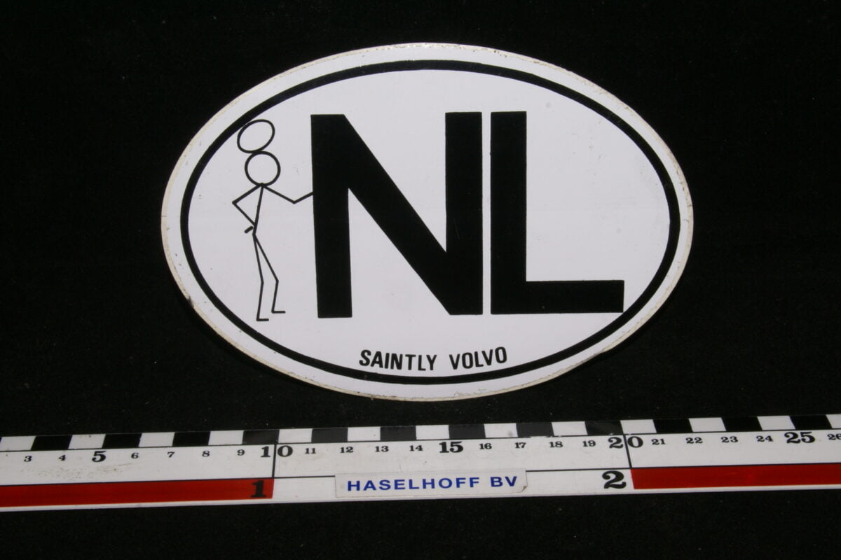 NL SAINTLY VOLVO 141100-0808-0