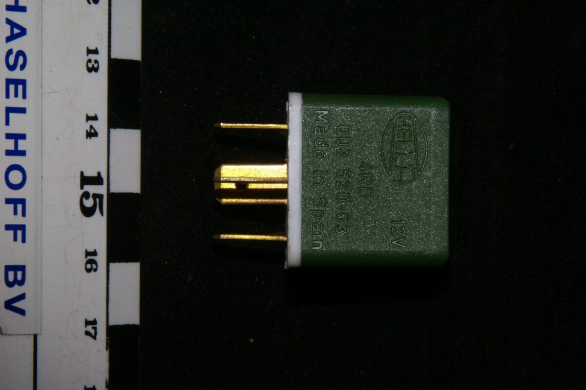 DSC01011 relais Hella 003520-63