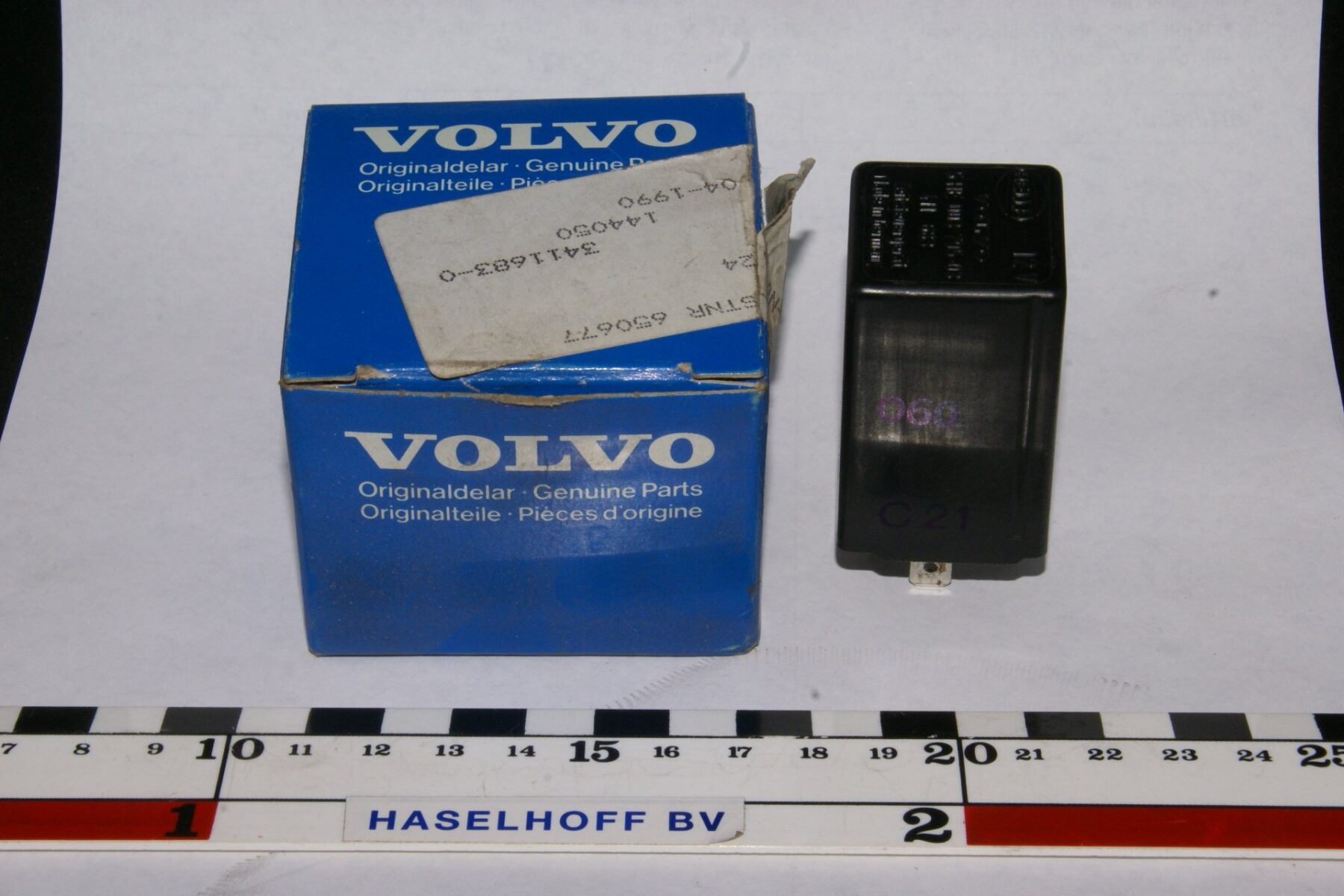 DSC01107 relais Volvo 144050 NOS