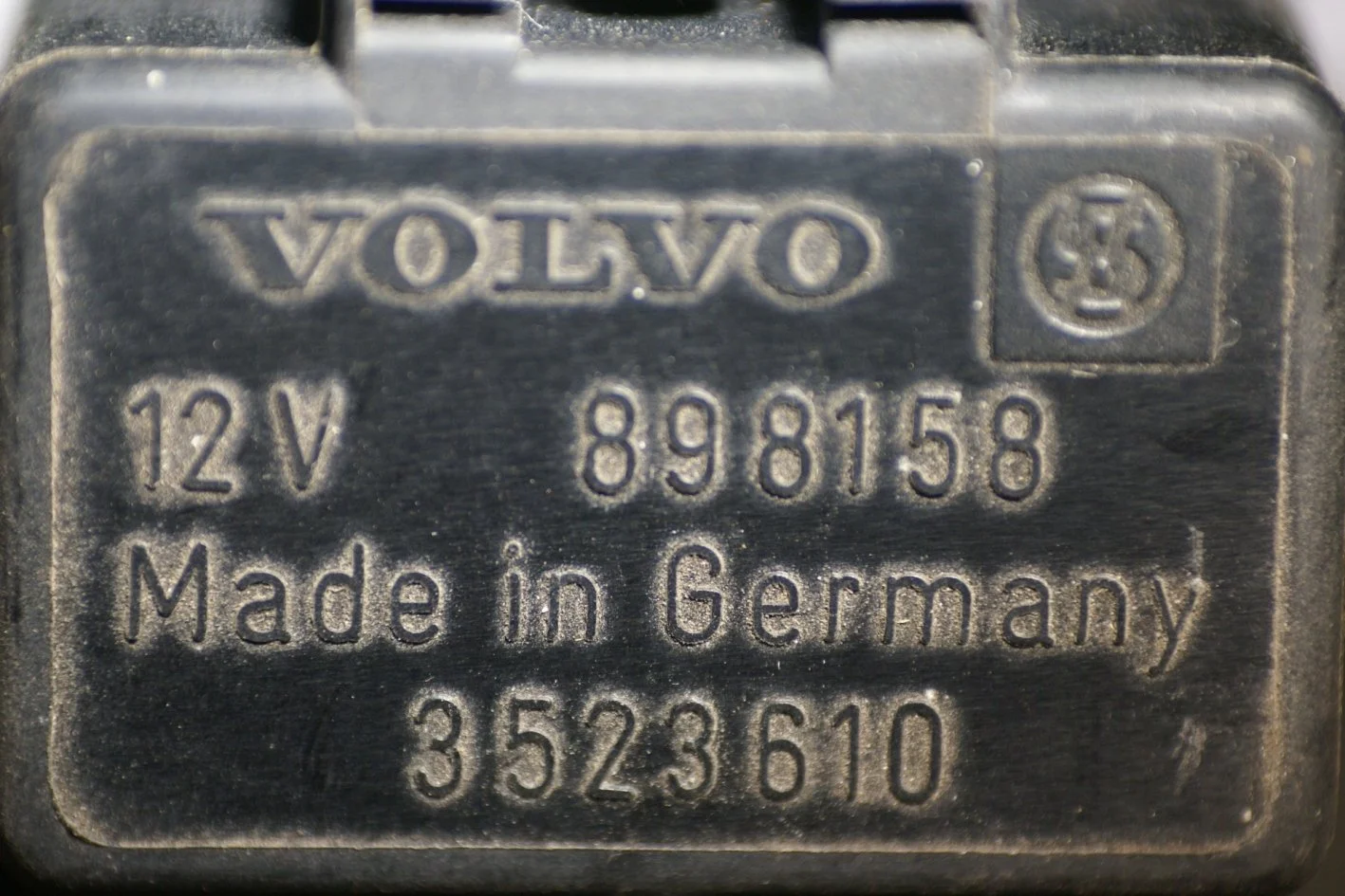 DSC01139 relais Volvo 898158