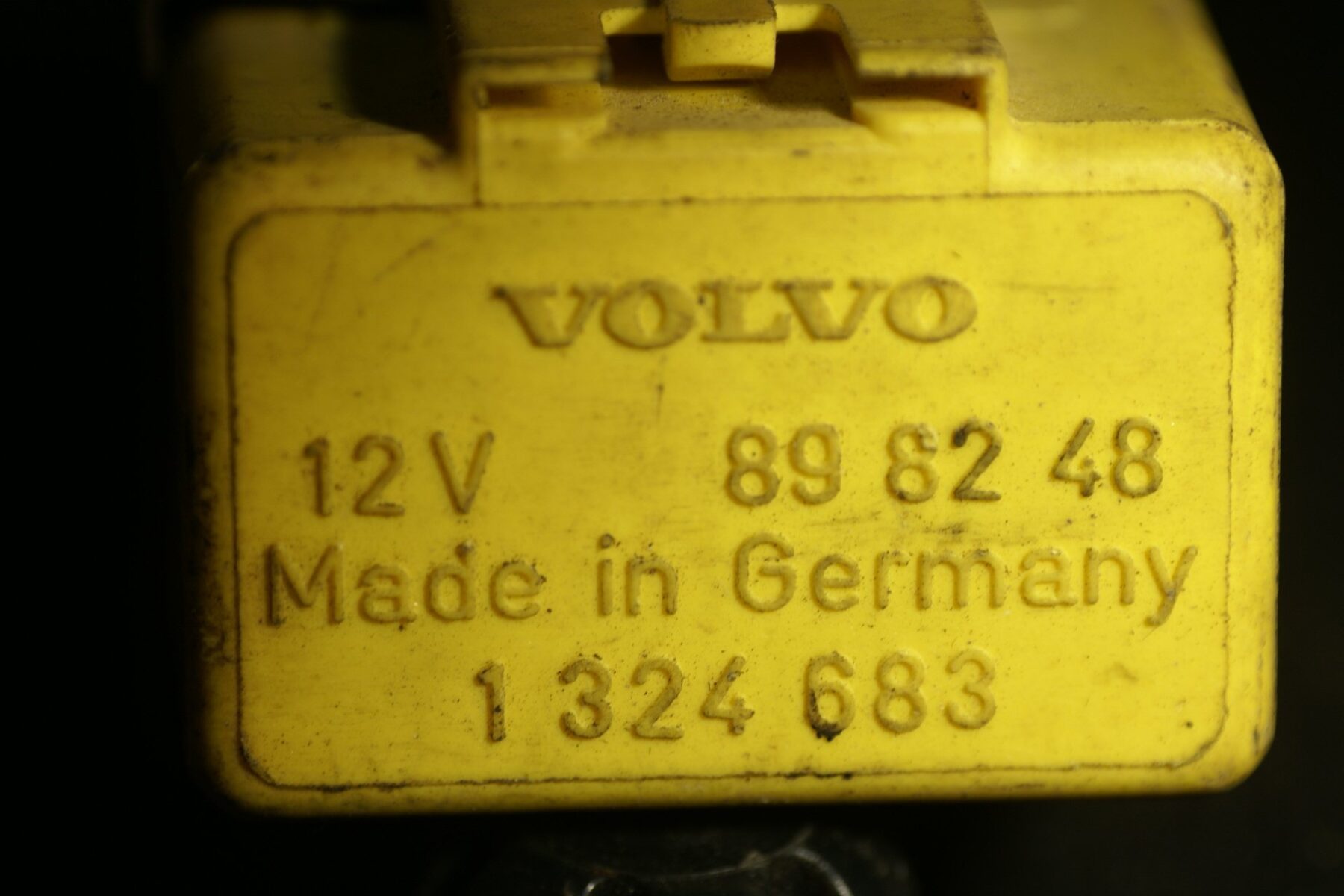 DSC01145 relais Volvo 898248