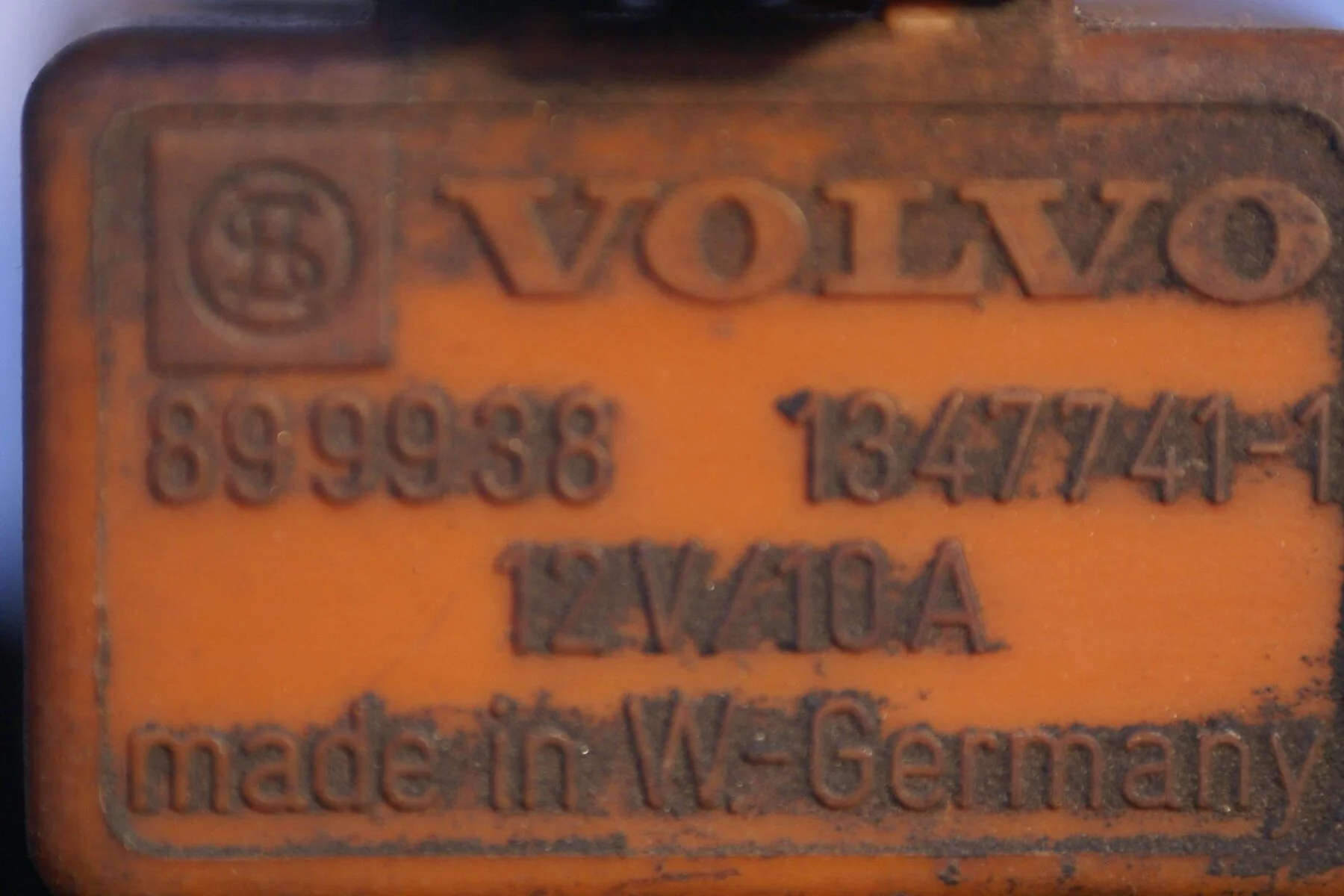 DSC01156 relais Volvo 899938