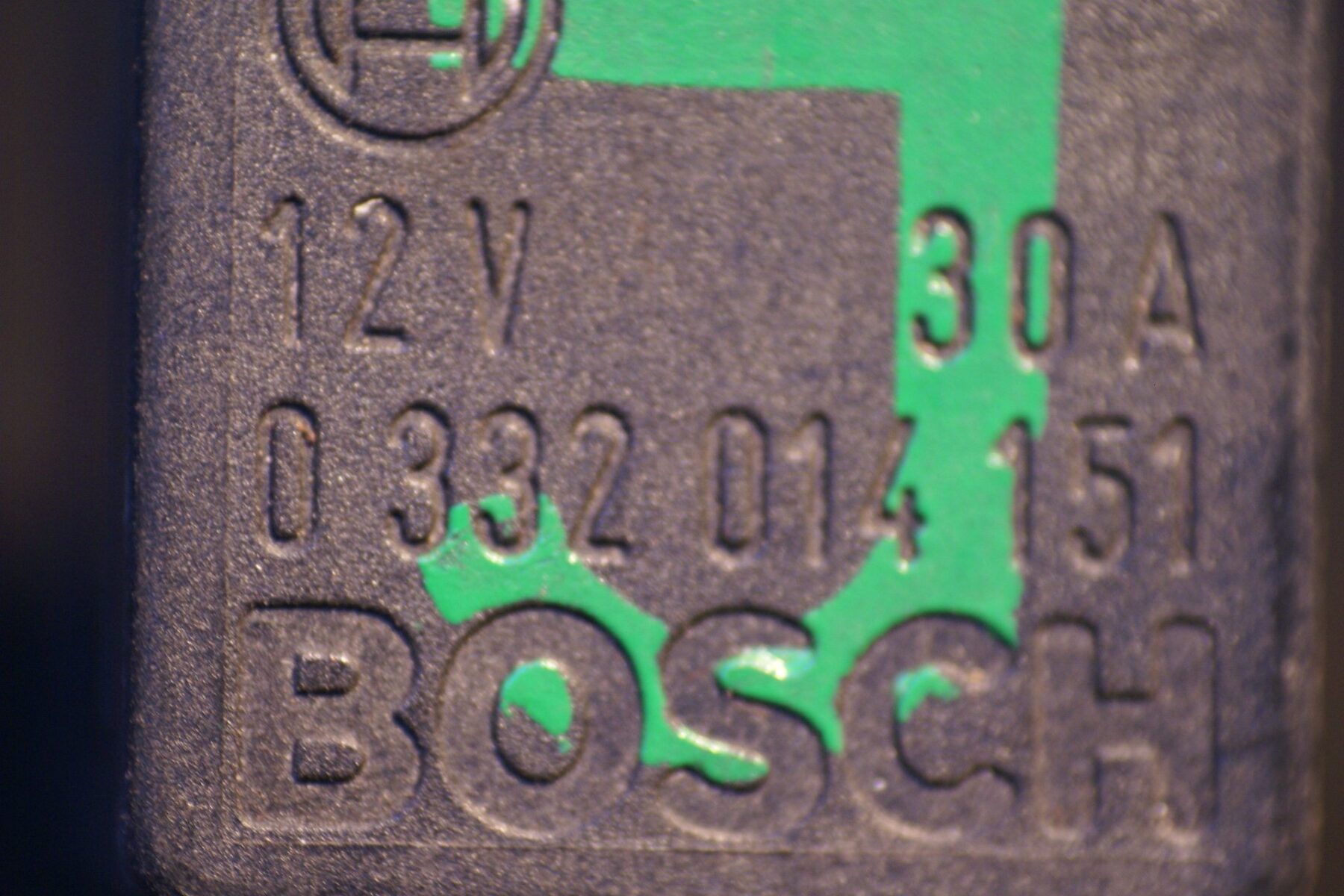 DSC01275 relais Volvo Bosch J 0332014151
