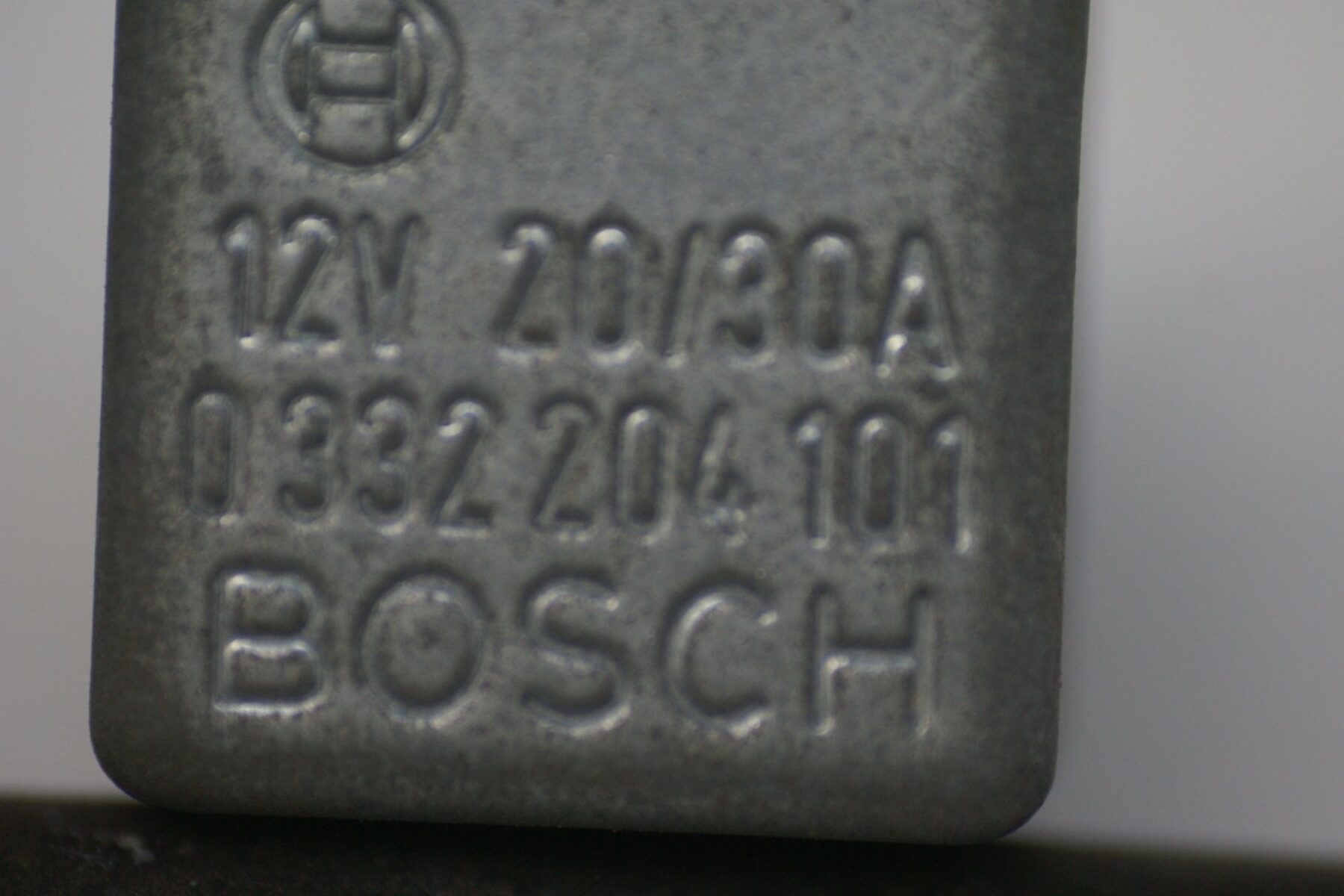 DSC01596 relais Volvo BOSCH 332204101