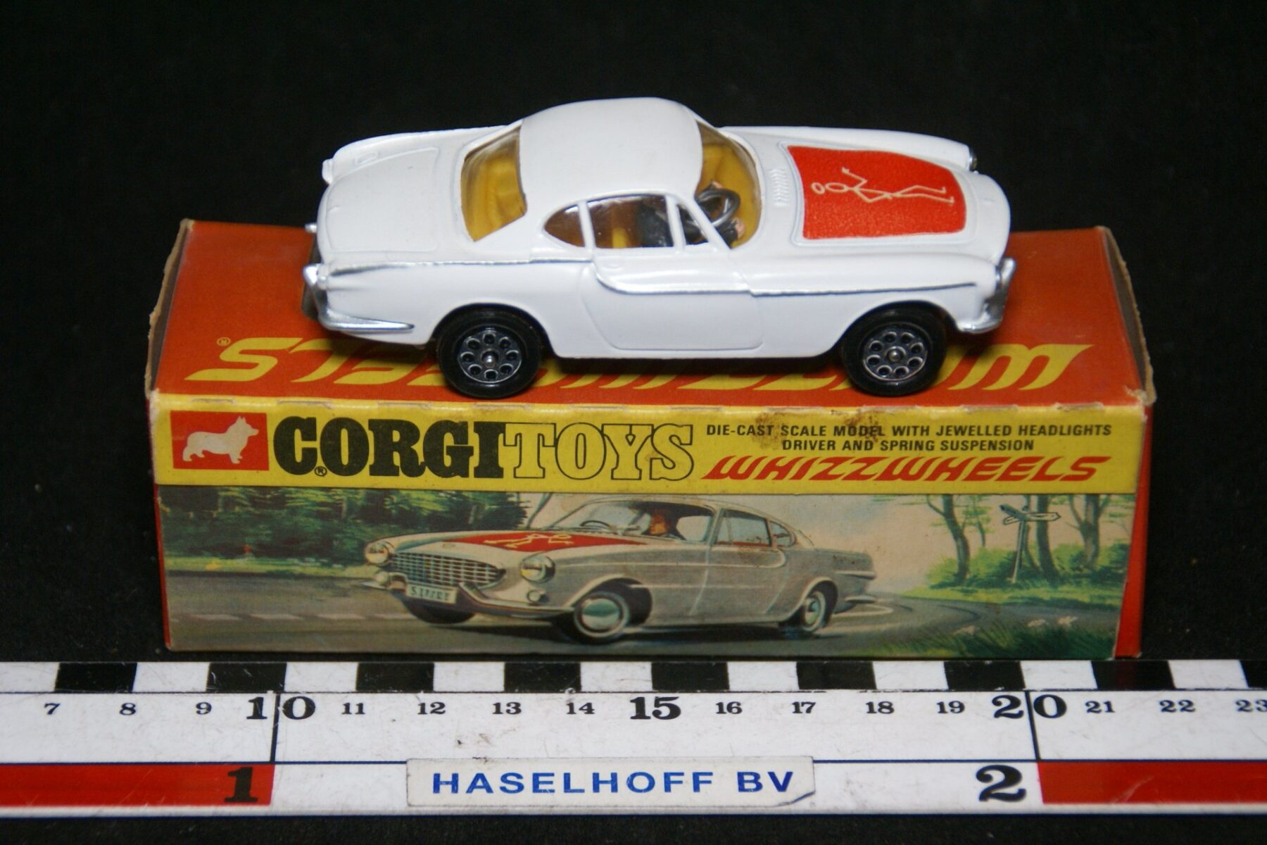 DSC08516 1961 Volvo 1800 Jensen Saint wit 1op43 Corgi Toys MB