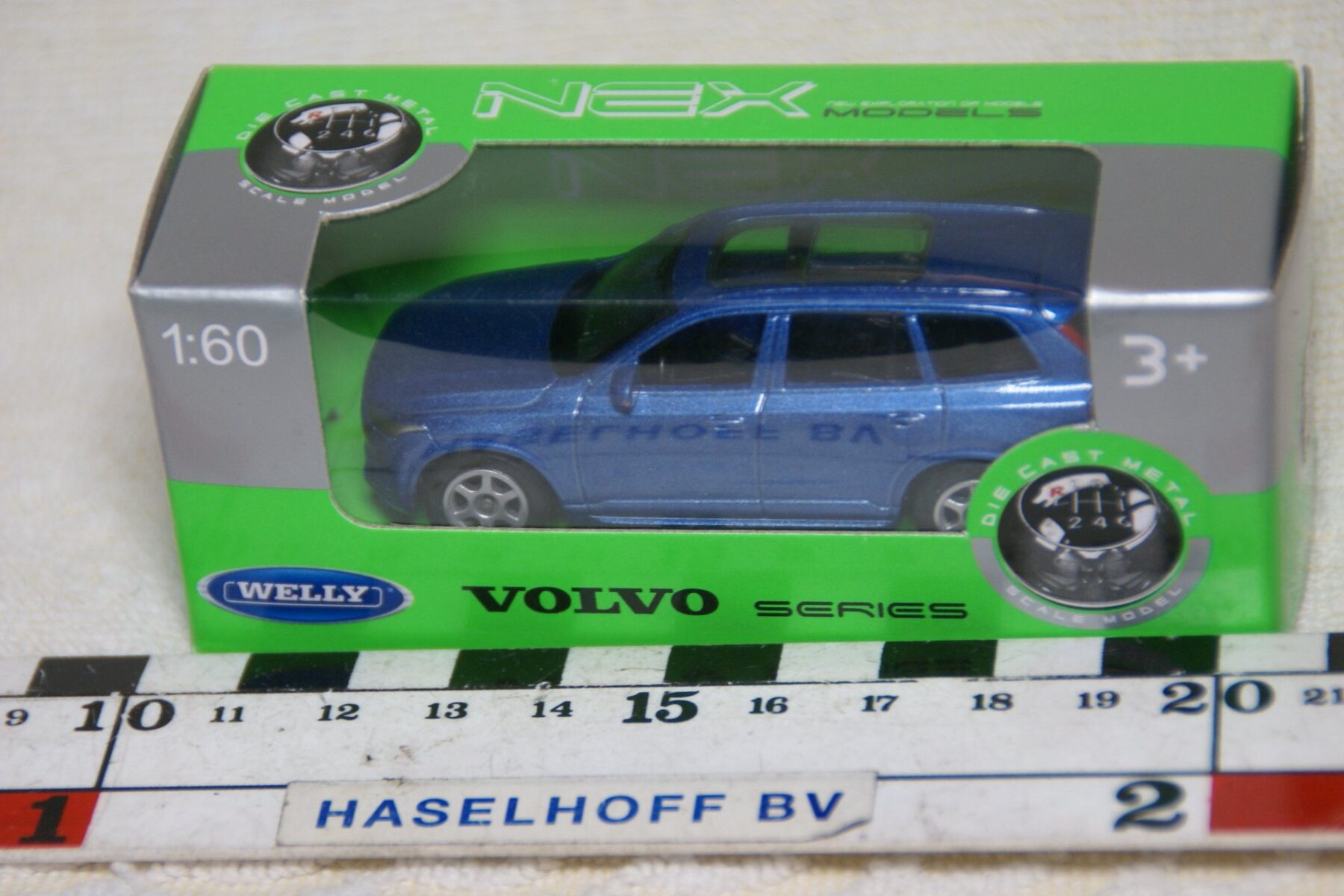 DSC08531 Volvo V40 blauw 1op60 Welly MB