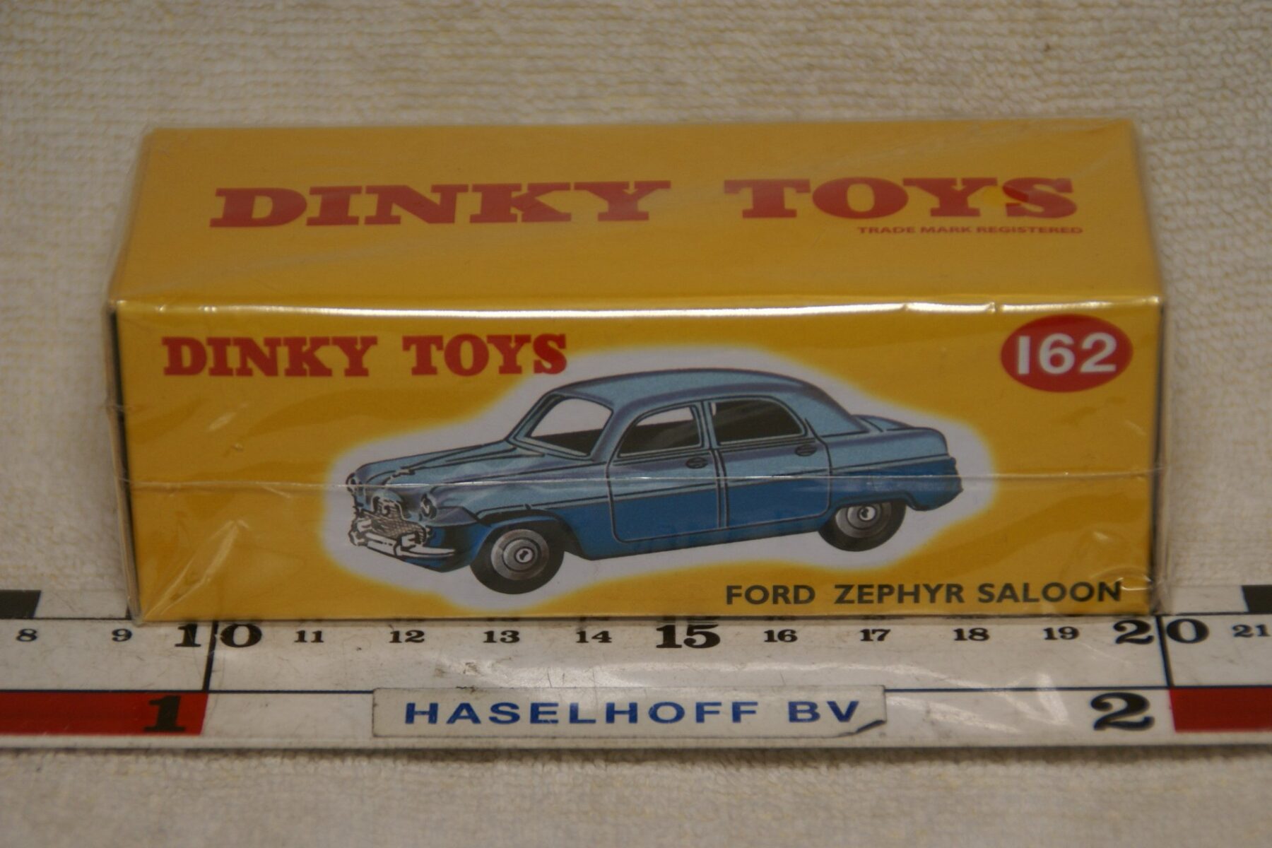 DSC08641 Ford Zehyr blauw 1op43 Atlas Dinky Toys 564924 MB
