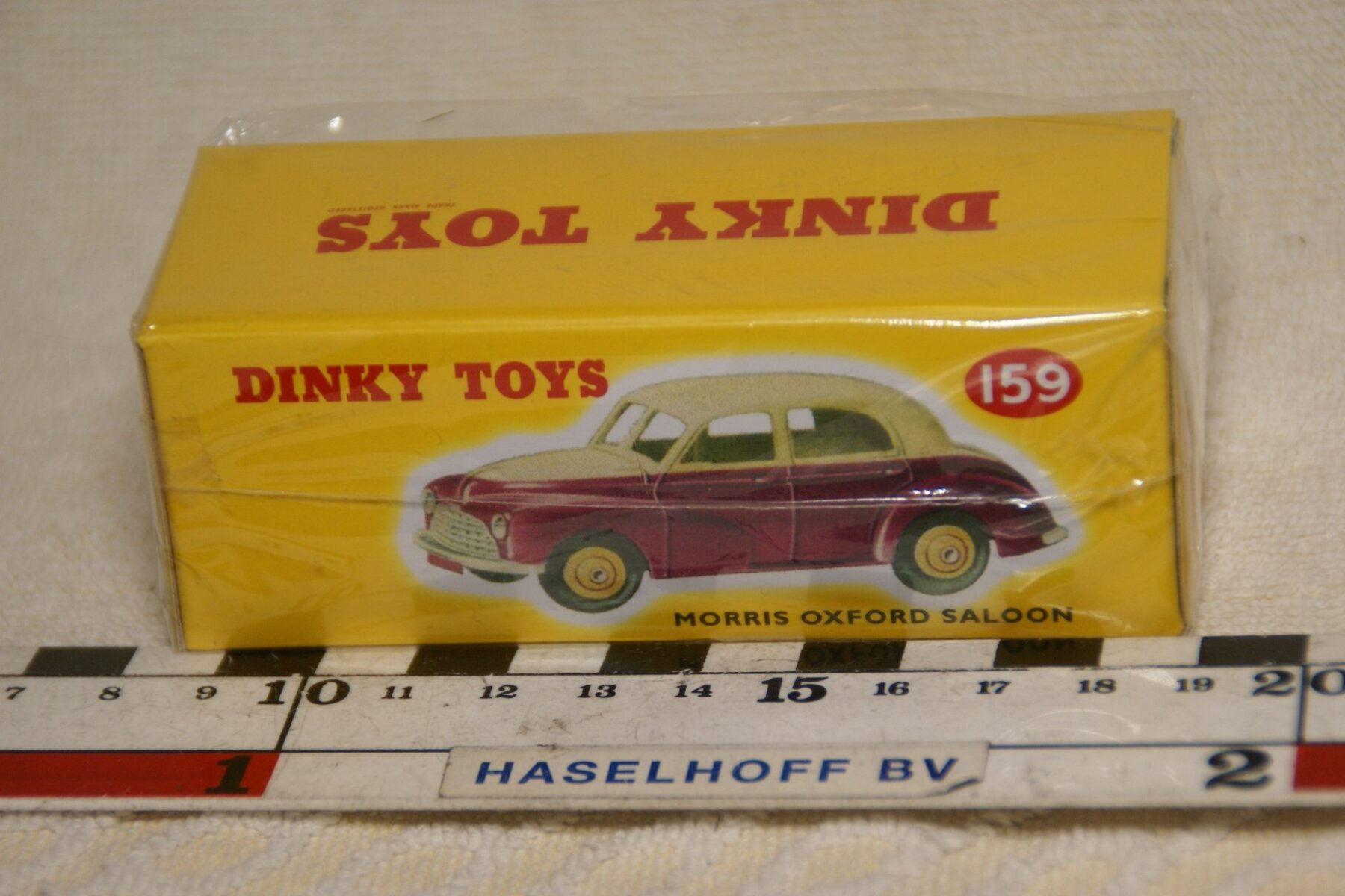 DSC08660 Morris Oxford rood beige 1op43 Atlas Dinky Toys 4659114 MB