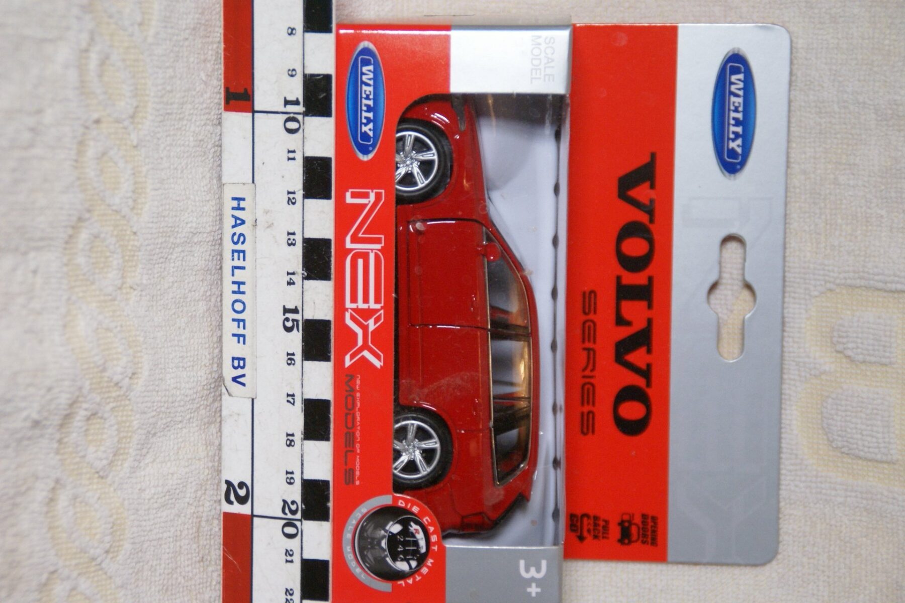 DSC08694 Volvo XC90 rood 1op43 Bburago 211009 MB