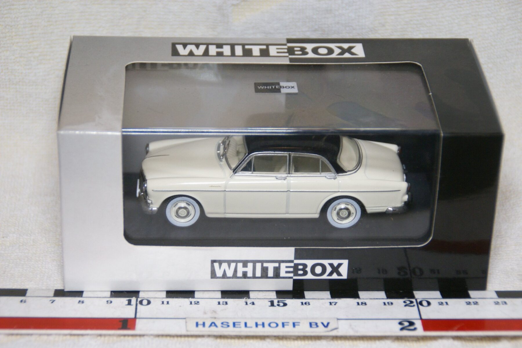 DSC08715 Volvo Amazon 120 creme zwart 1op43 Whitebox 194609 MB