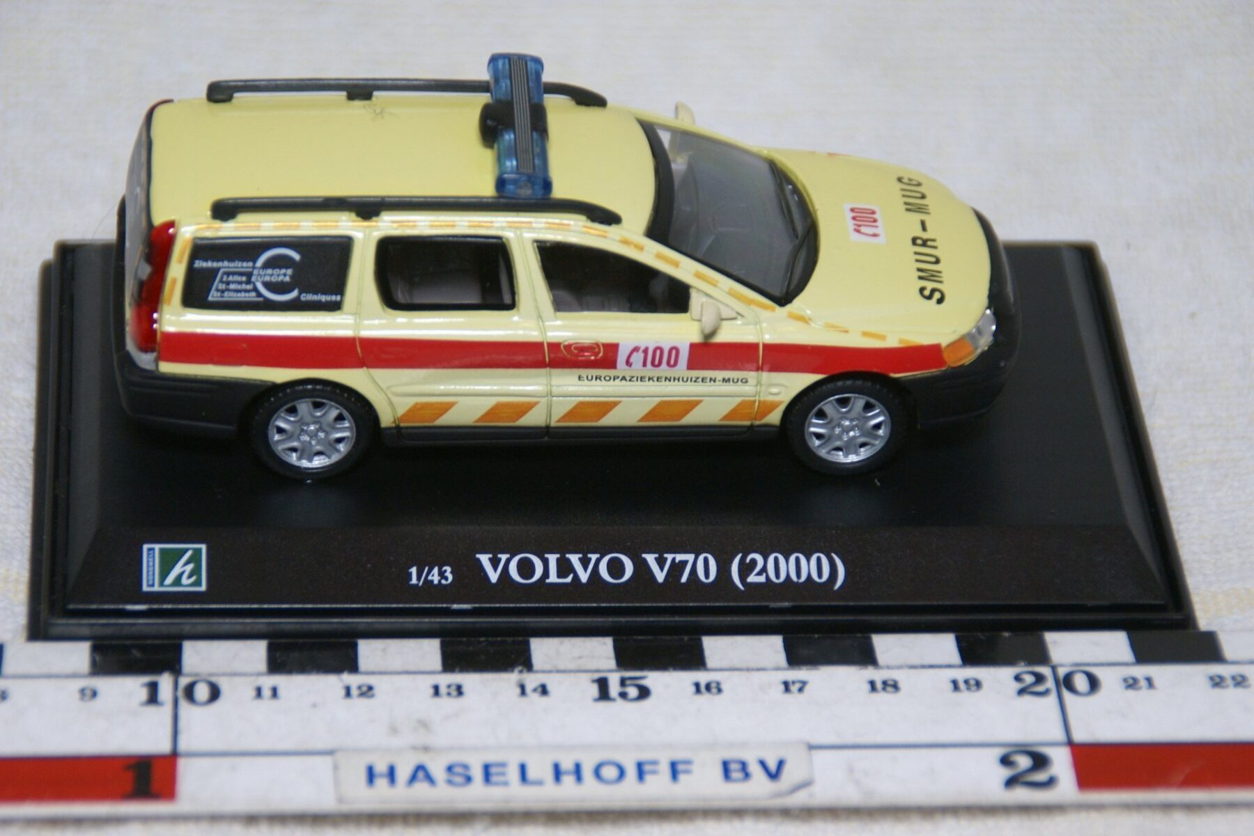 DSC08731 2000 Volvo V70 geel Smur-Mug 1op43 Hongwell 143040 MB