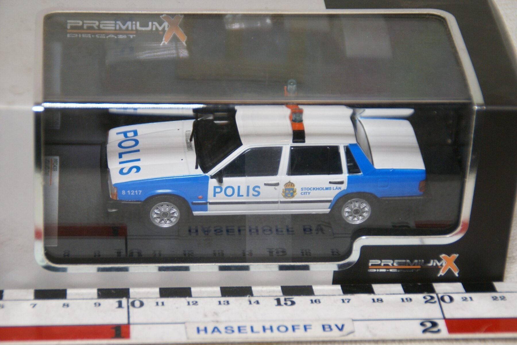 DSC08735 1985 Volvo 744 Stockholm polis blauw wit 1op43 PremiumX 703840