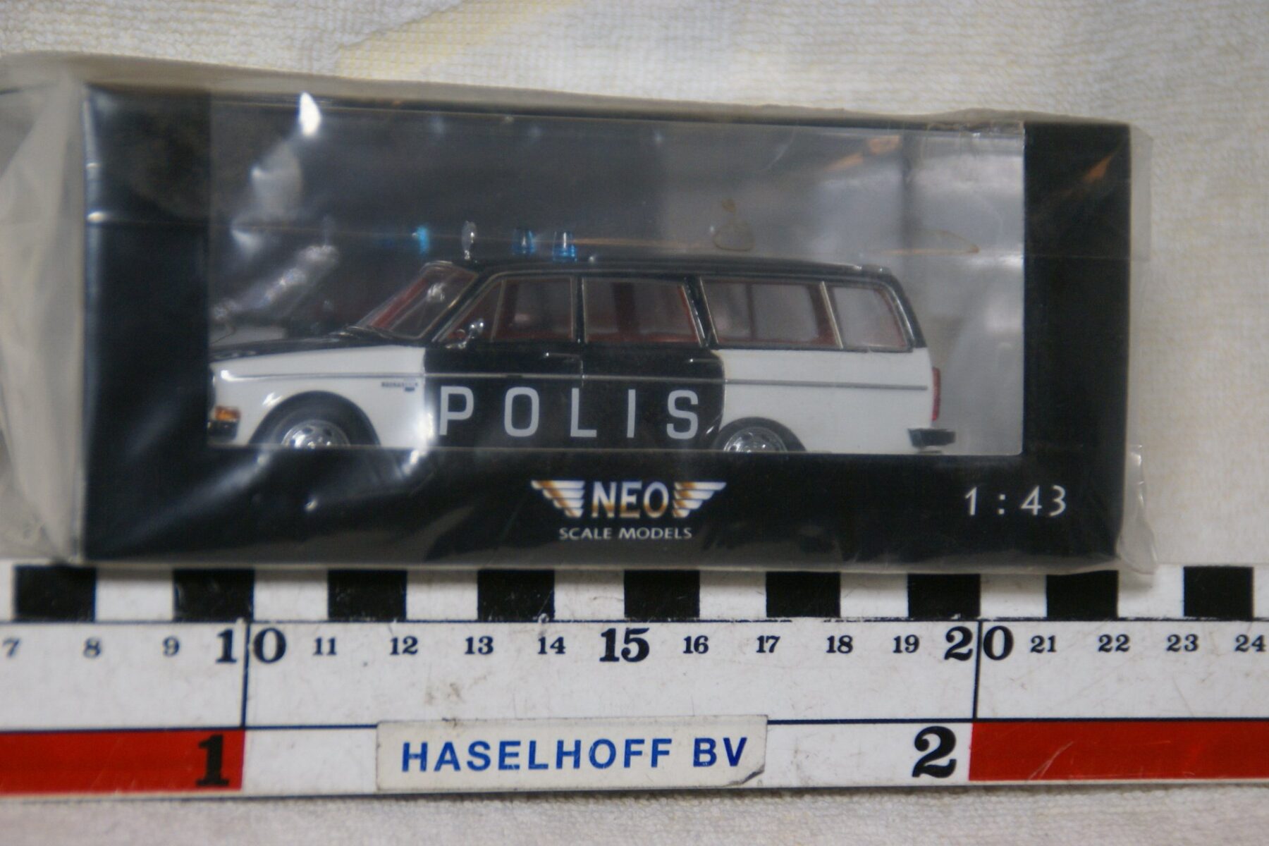 DSC08749 Volvo 145 Zweedse polis 1op43 NEO 200144 MB