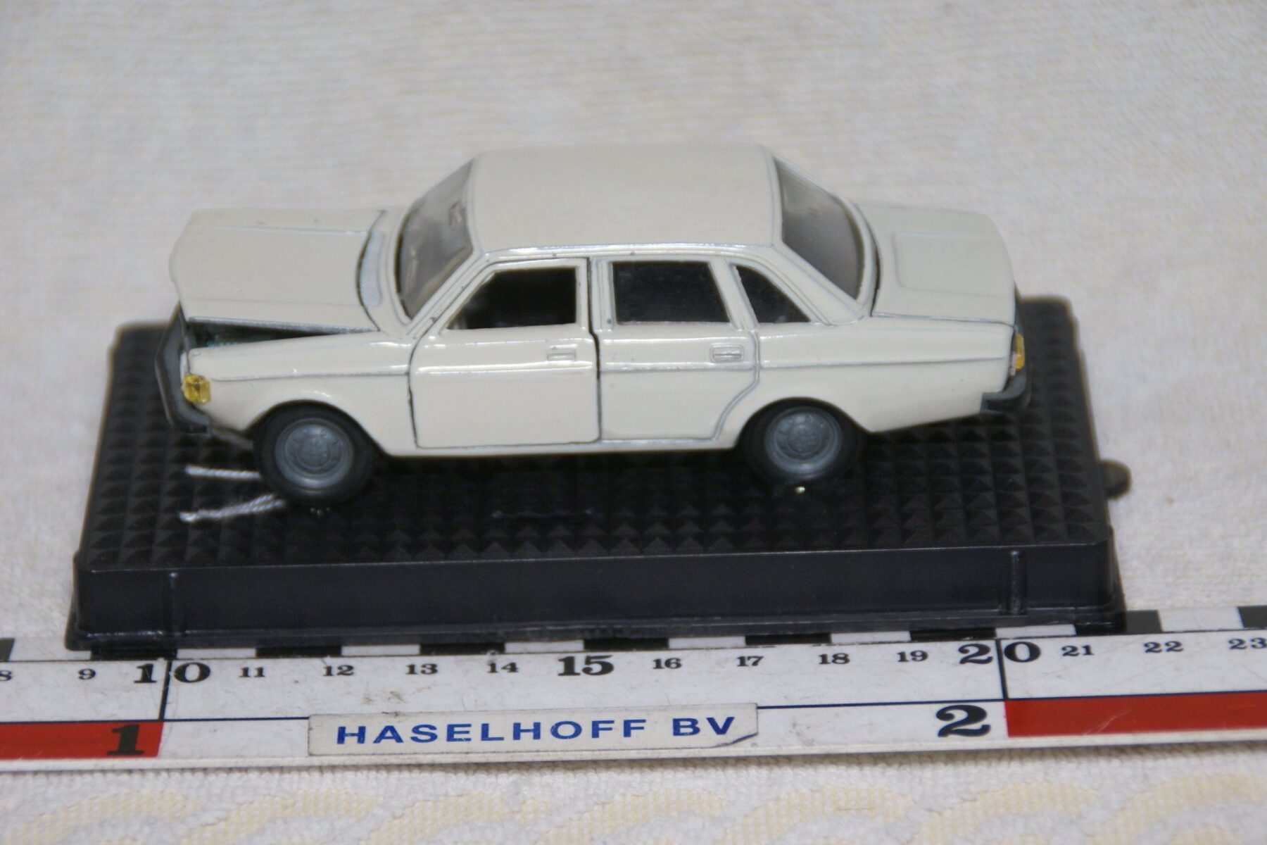 DSC08757 1972 Volvo 144 wit 1op43 Nacoral Intercars MB