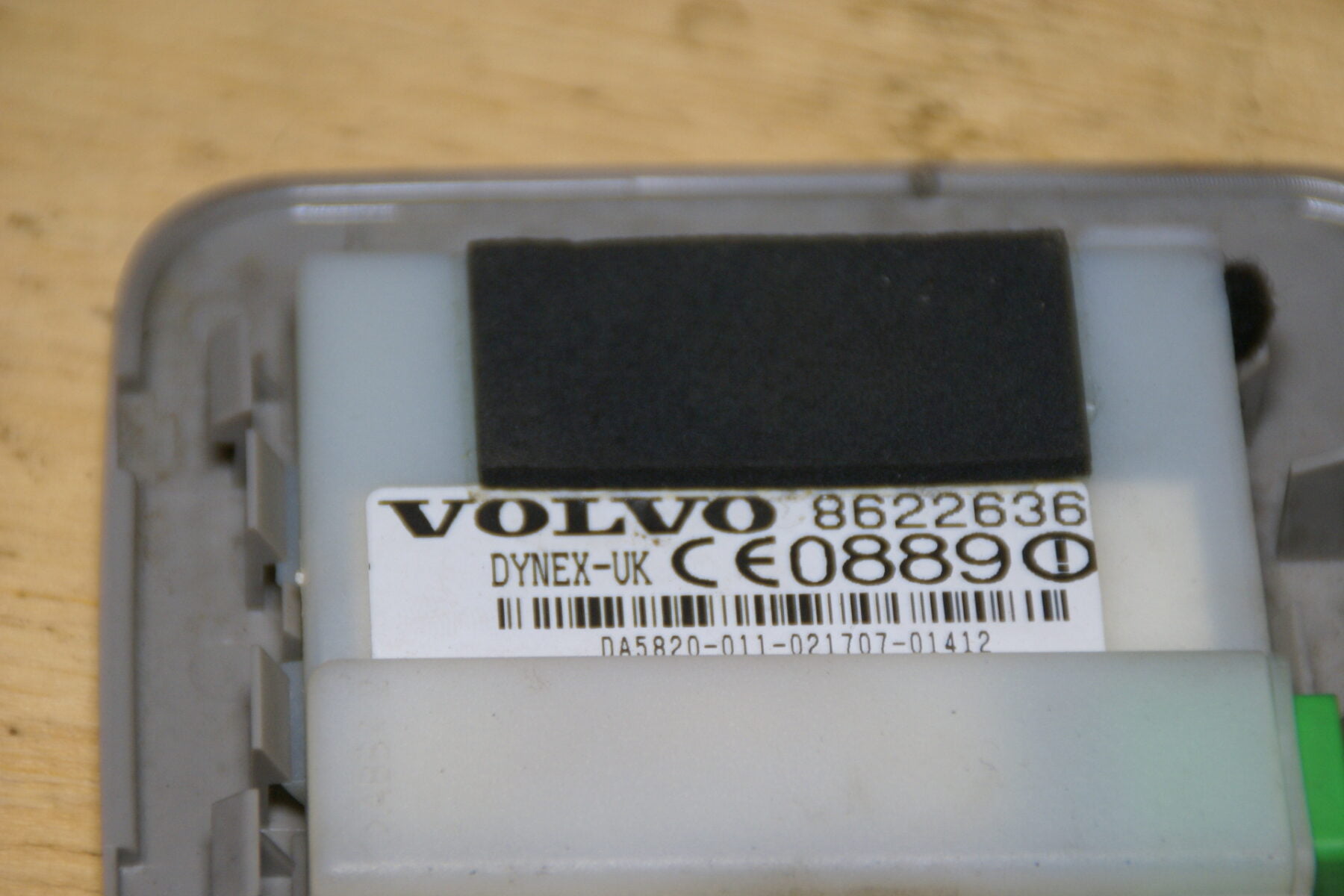 DSC00961 Volvo V70 alarm relais daksensor 8622636