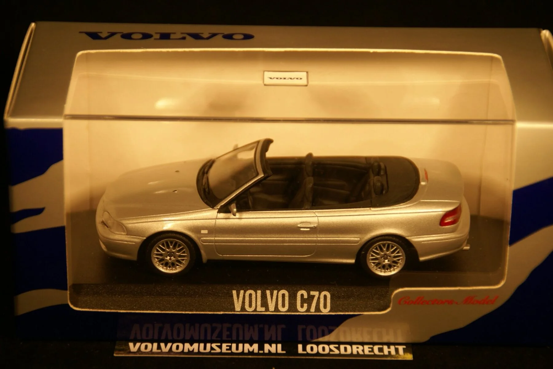 DSC02340 miniatuur Volvo C70 cabriolet zilvermet 1op43 Volvo (Minichamps) MB
