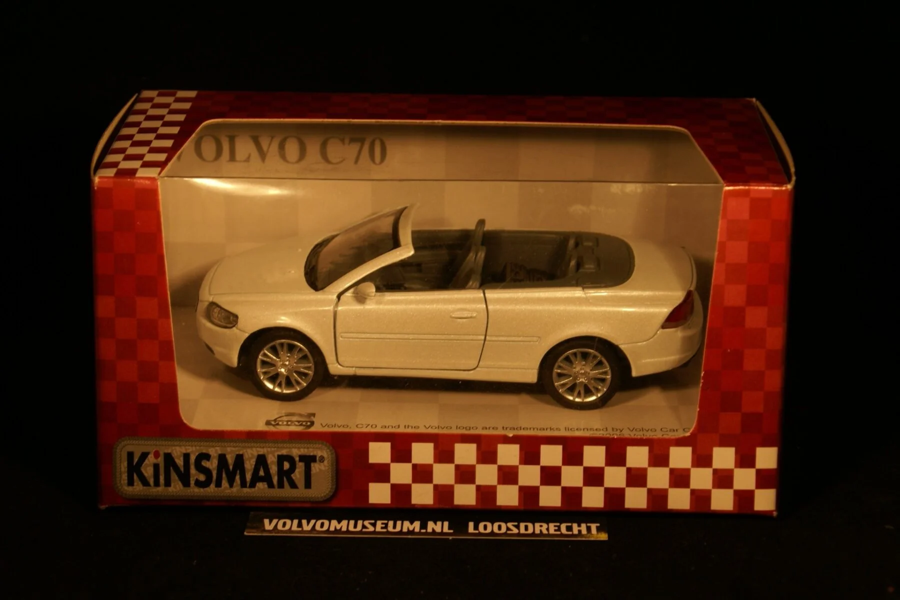 DSC02345 miniatuur Volvo C70 cabriolet wit 1op43 Kinsmart 107955 MB