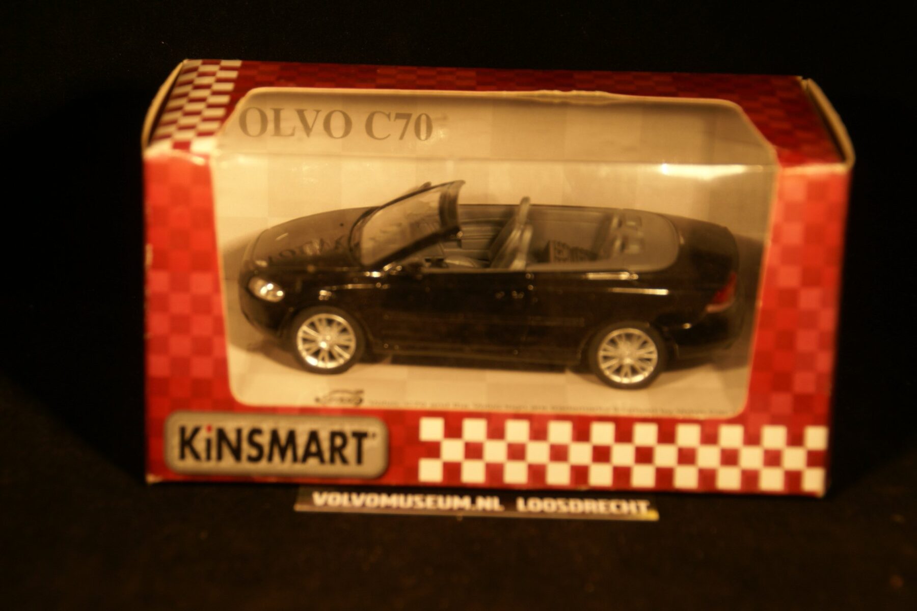 DSC02346DSC02345 miniatuur Volvo C70 cabriolet zwart 1op43 Kinsmart 107955 MB