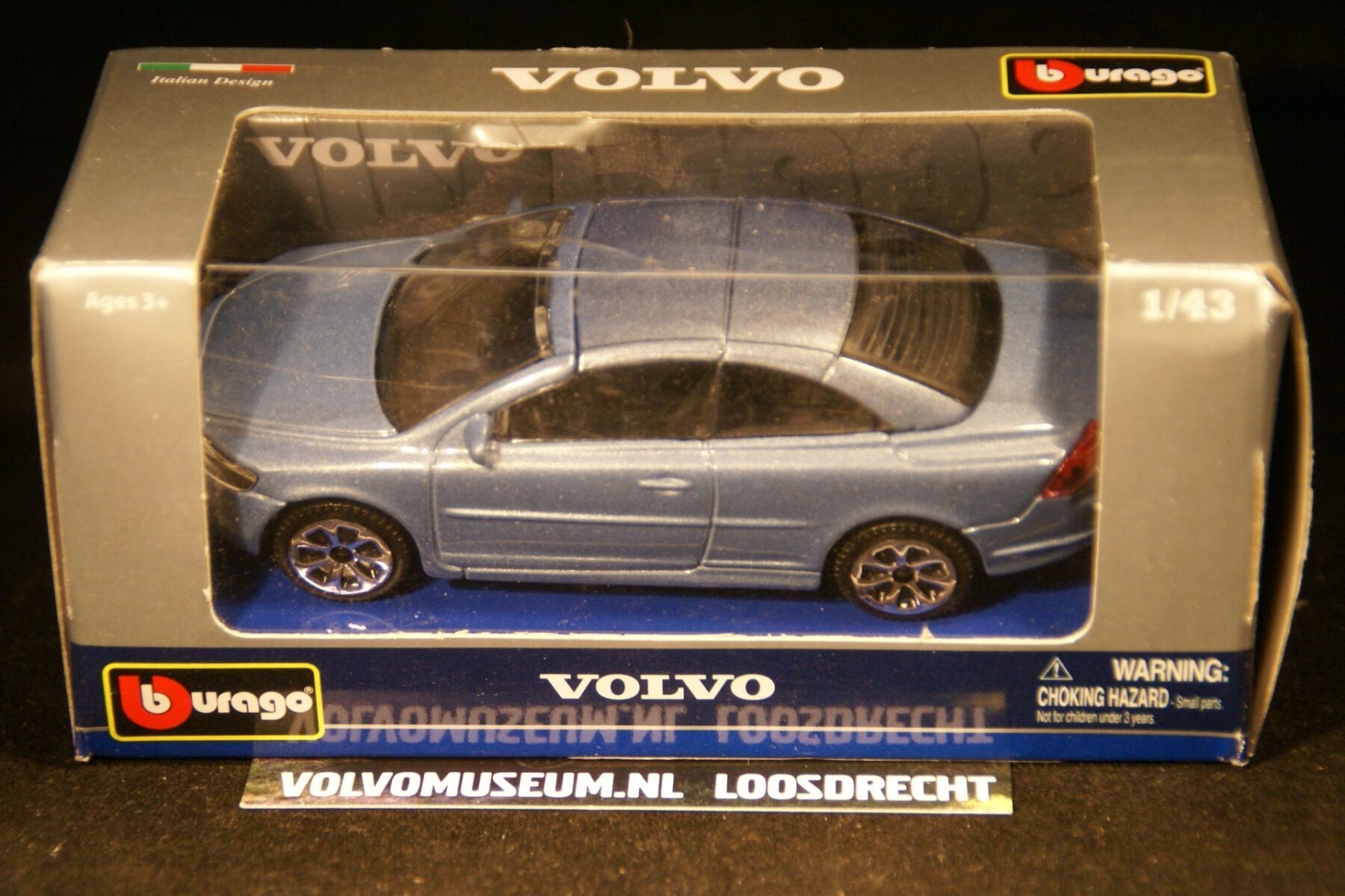 DSC02353 miniatuur Volvo CC70 cabriolet blauemet 1op43 Bburago 300006 MB
