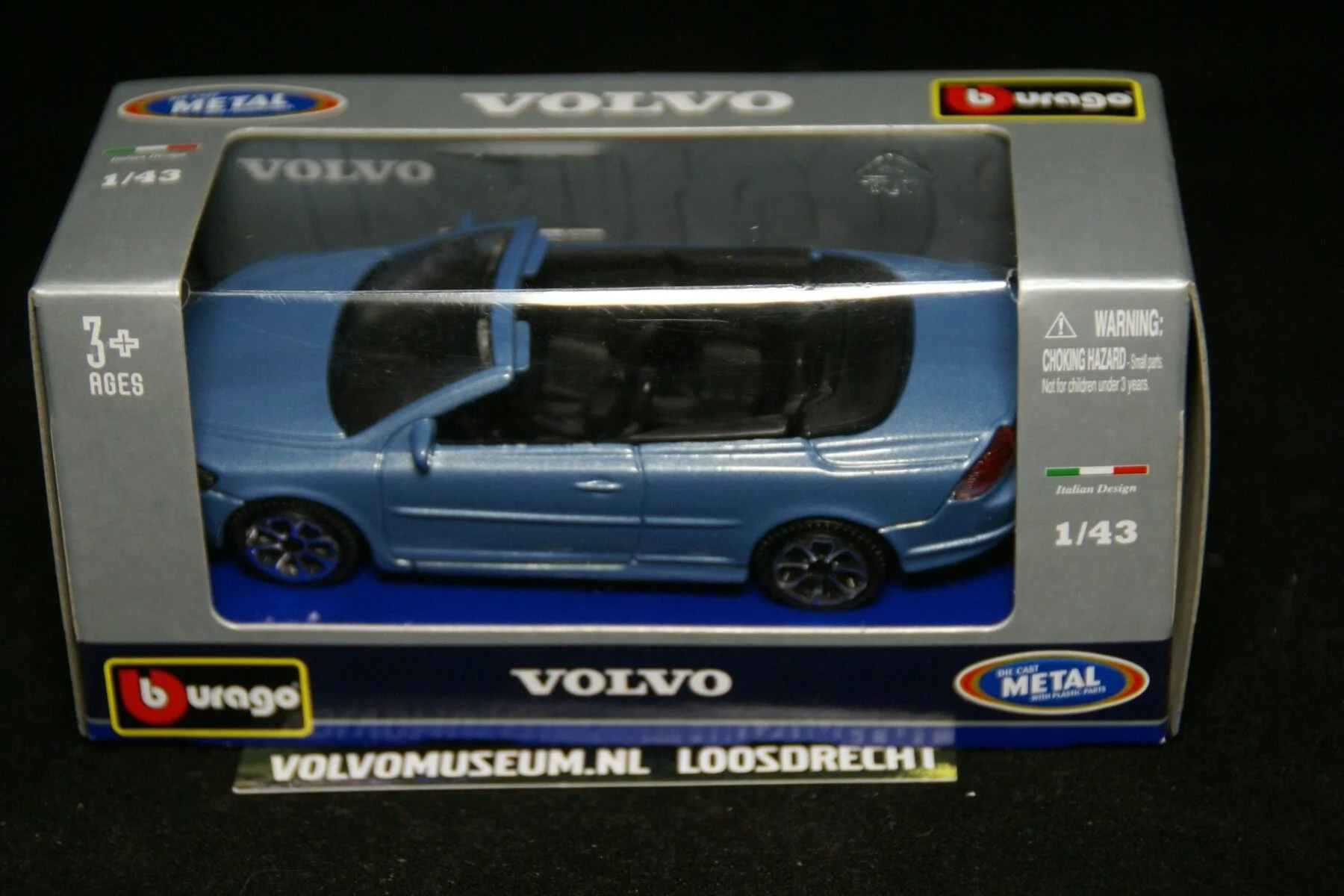 DSC02361 miniatuur Volvo C70 cabriolet blauwmet 1op43 Bburago 300006 MB