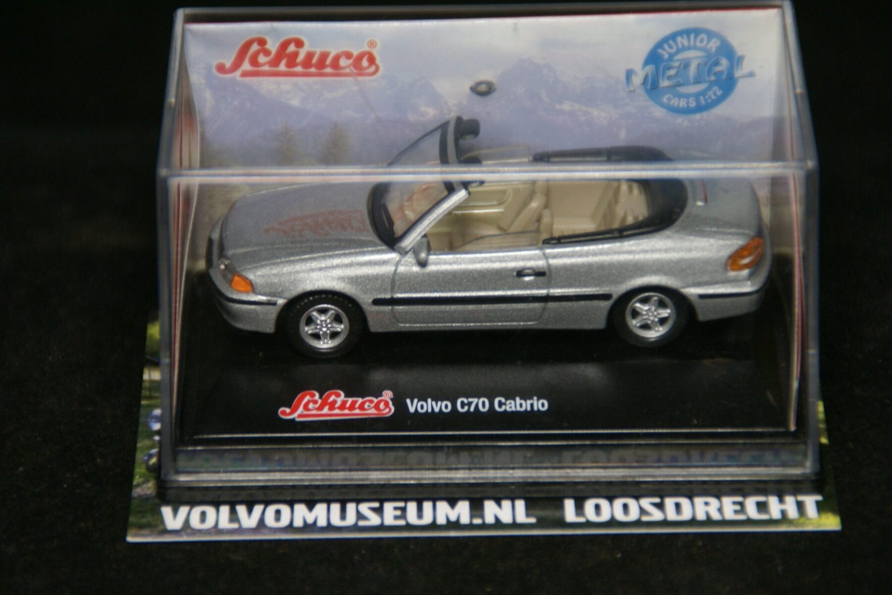 DSC02398 miniatuur Volvo C70 cabriolet grijsmet 1op72 Schuco MB