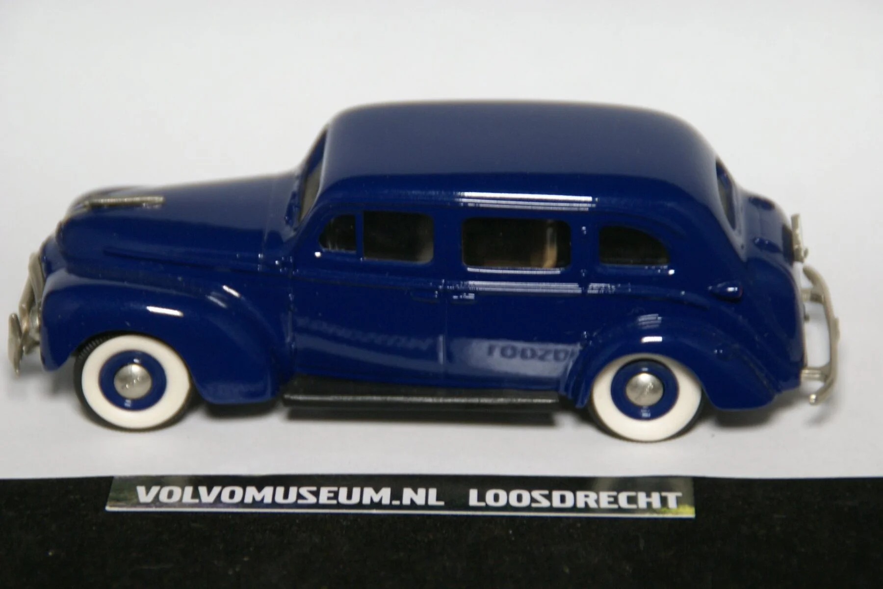 DSC02429 miniatuur 1950 Volvo PV831 TAXI blauw 1op43 Robeddy RE4x MB