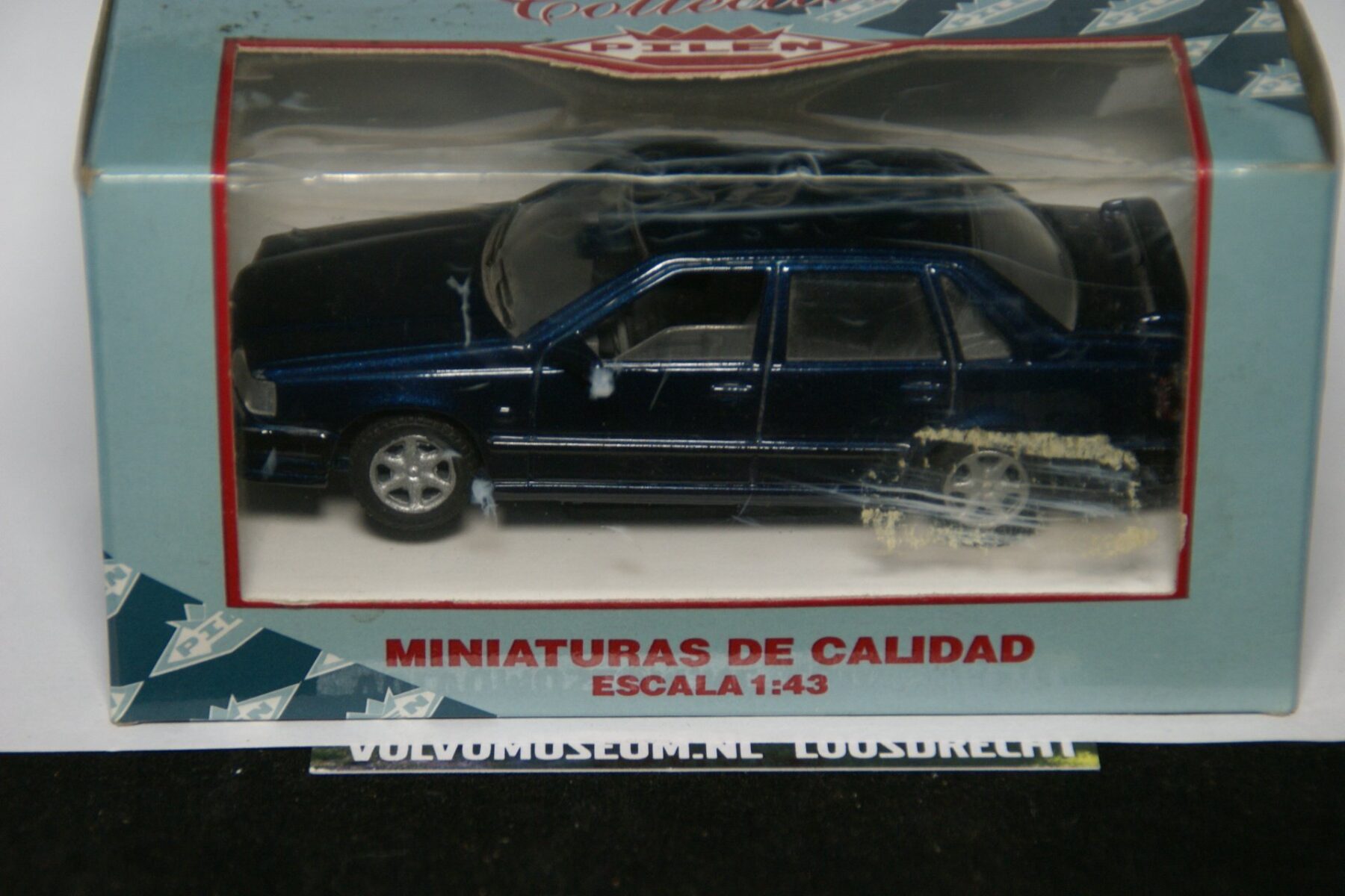 DSC02482 miniatuur Volvo 850 blauwmet 1op43 Pilen MB