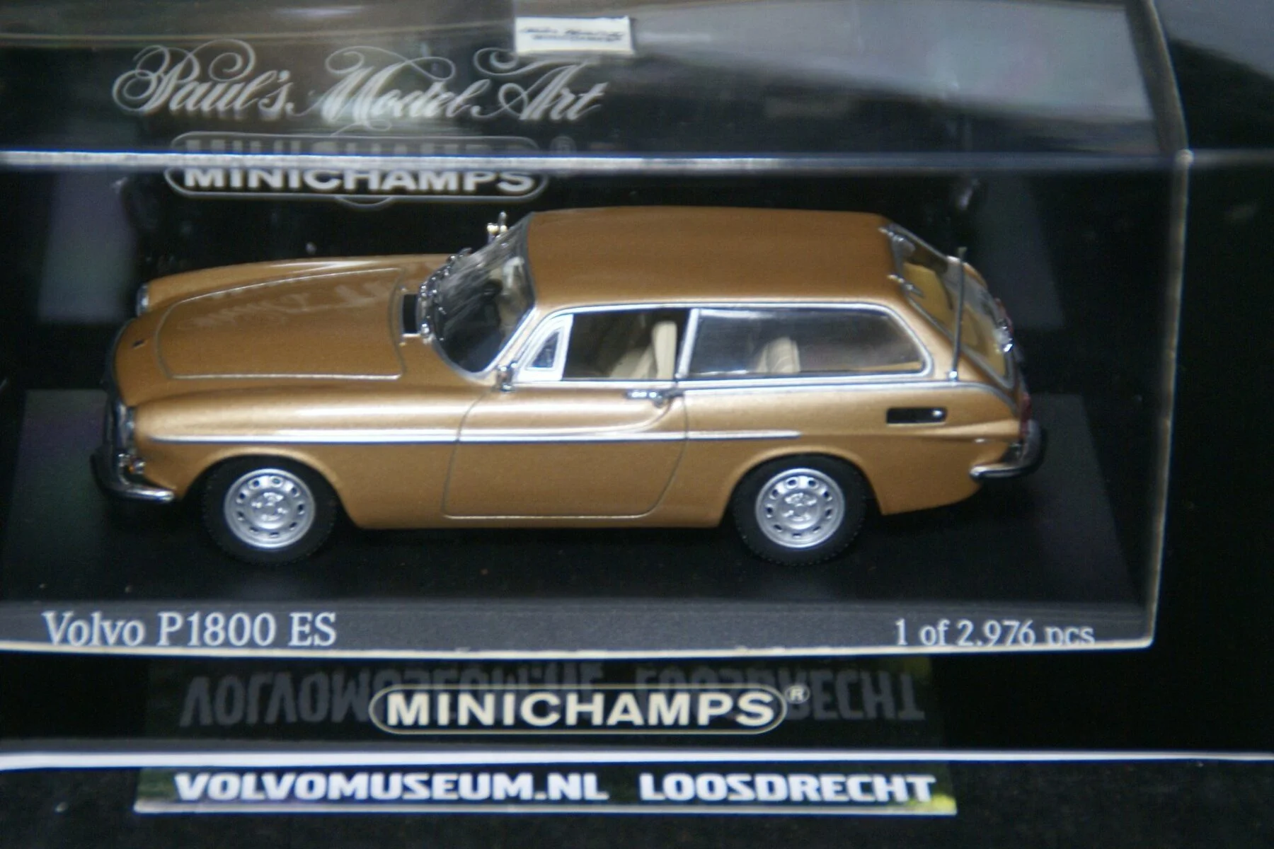 DSC02499 miniatuur 1972 Volvo 1800ES goud 1op43 Minichamps 171612 1 van 2976 MB