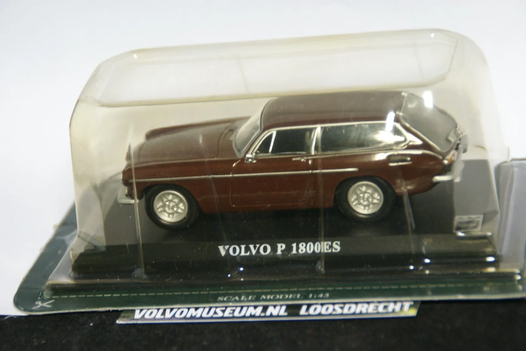 DSC02502 miniatuur 1972 Volvo 1800ES bruin 1op43 Delprado MB