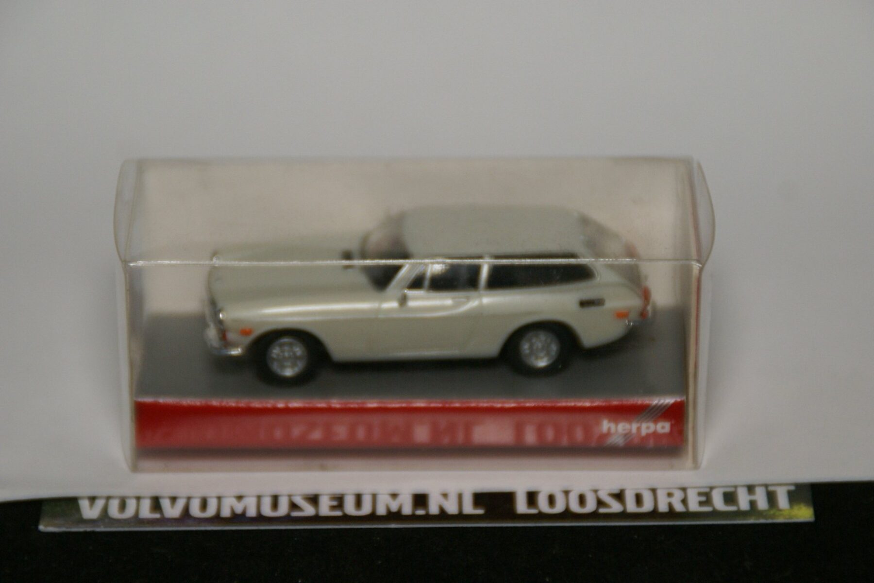 DSC02503 miniatuur 1972 Volvo 1800ES wit 1op87 Herpa MB