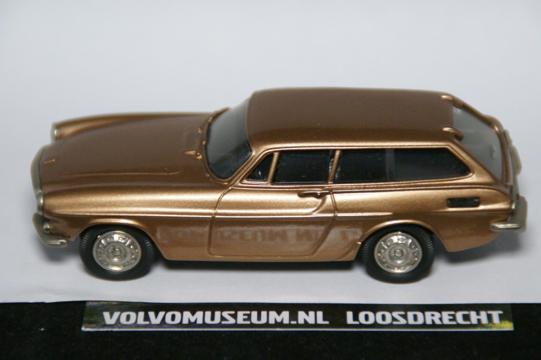 DSC02504 miniatuur 1972 Volvo 1800ES goud 1op43 Dannhausen 70er jaren Mint