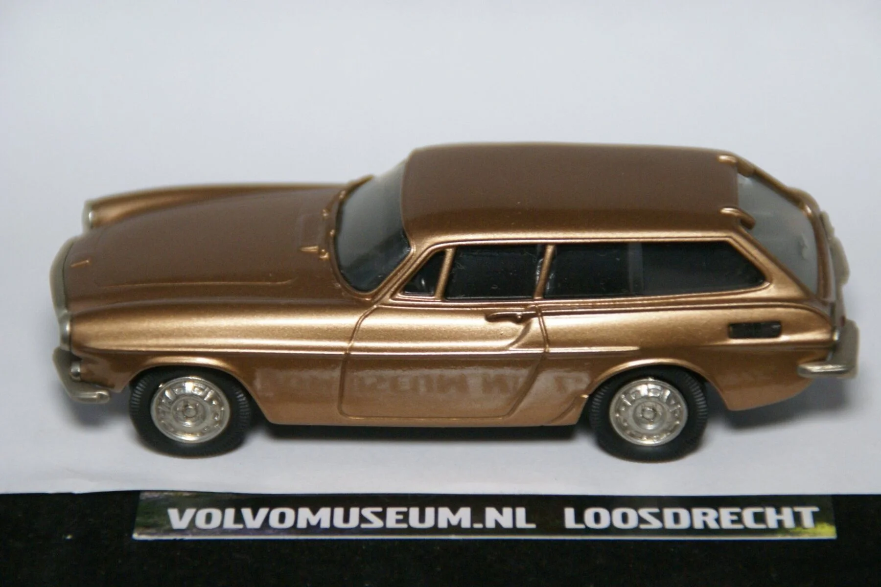 DSC02504 miniatuur 1972 Volvo 1800ES goud 1op43 Dannhausen 70er jaren Mint