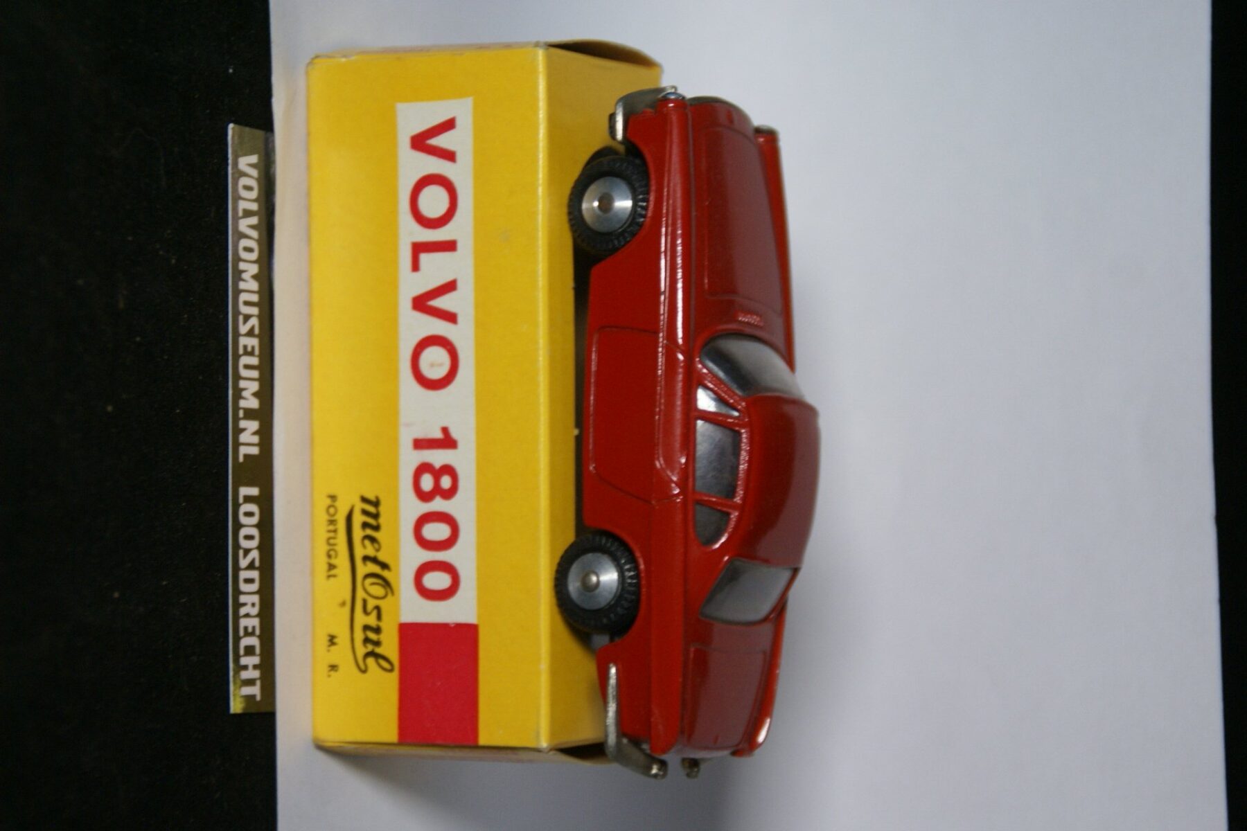 DSC02506 miniatuur Volvo 1800 rood ca 1op43 Metosul 70er jaren MB