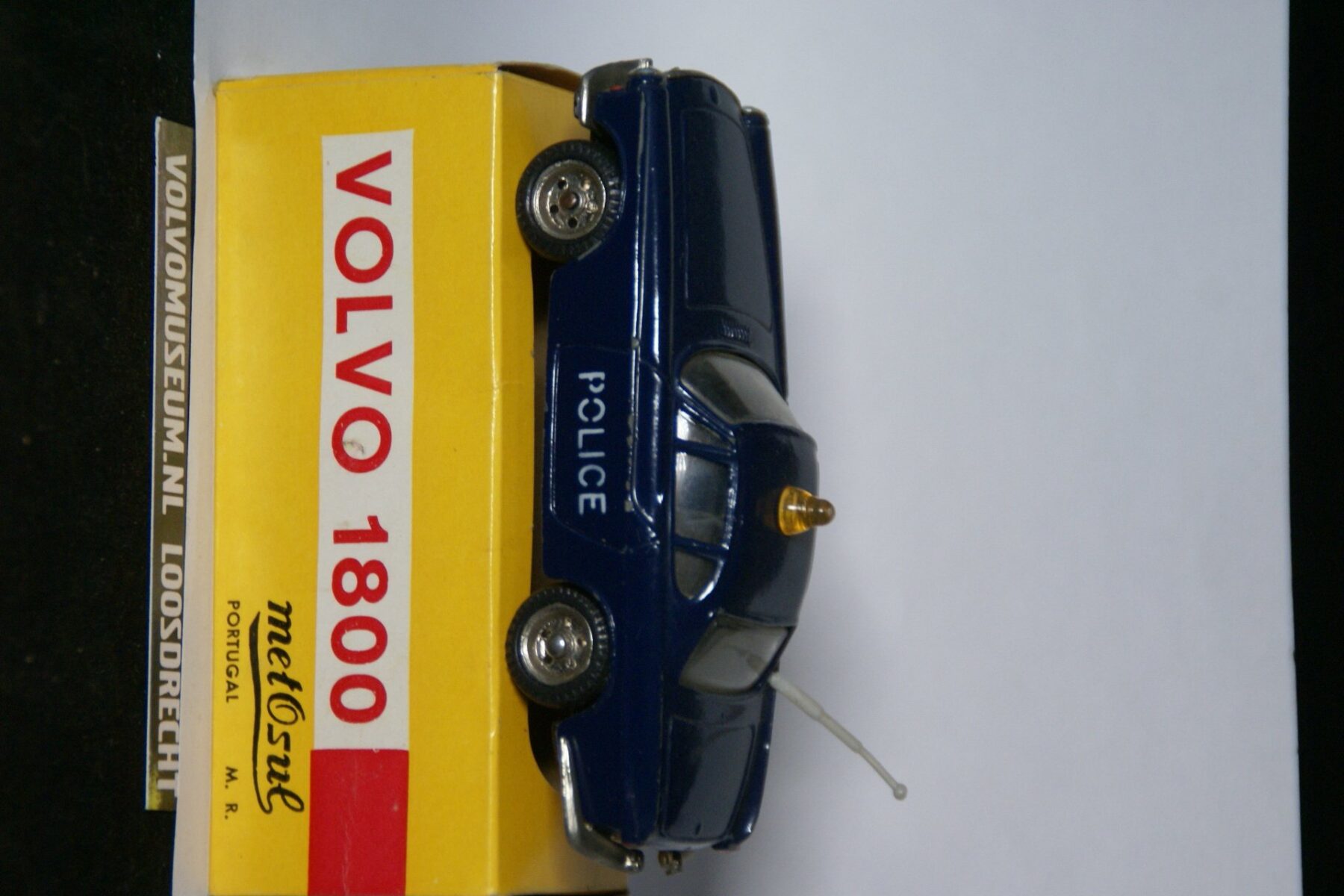 DSC02508 miniatuur Volvo 1800 police blauw ca 1op43 Metosul 70er jaren MB