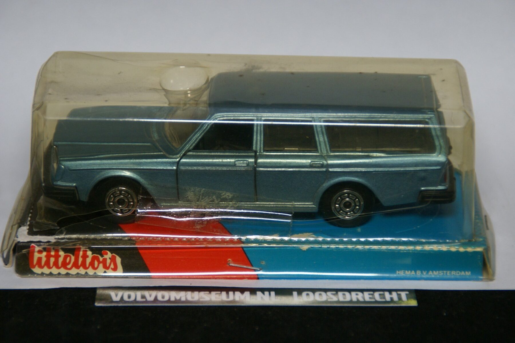 DSC02536 miniatuur Volvo 265 blauwmet 1op43 Norev MB
