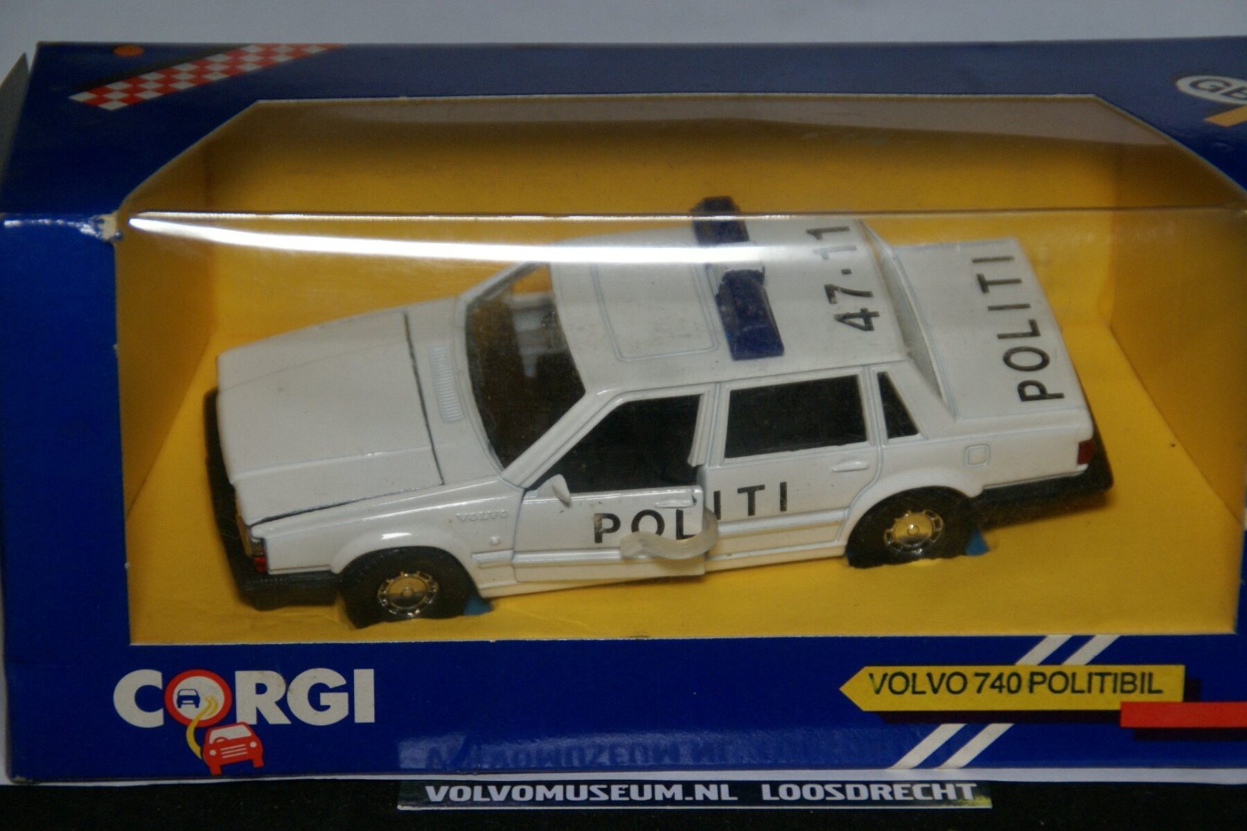 DSC02556 miniatuur Volvo 764 politi ca 1op40 Corgi Toys 10361 MB