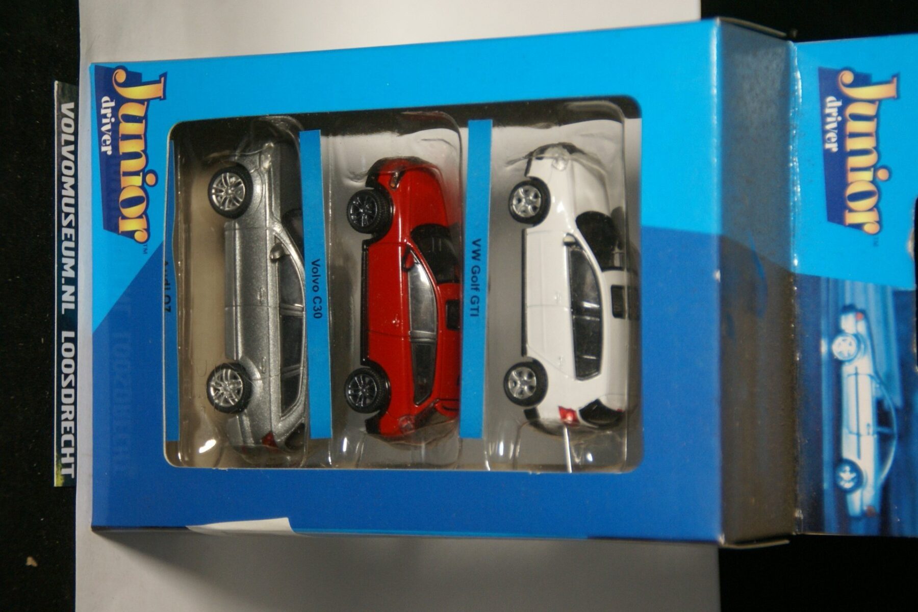DSC02583 miniatuur Volvo C30 rood met 2 andere ca 1op75 Brio 181208 MB