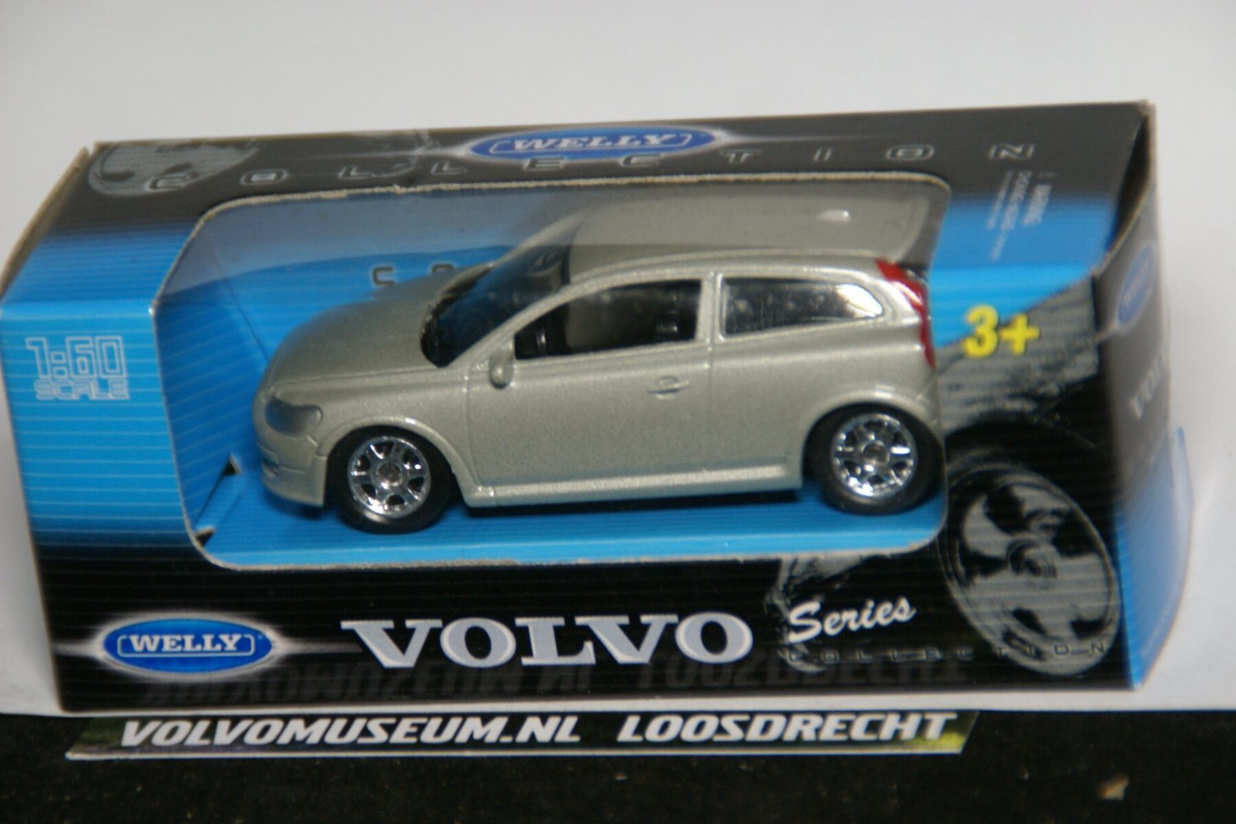 DSC02591 miniatuur Volvo C30 grijsmet 1op50 Welly 120207 MB