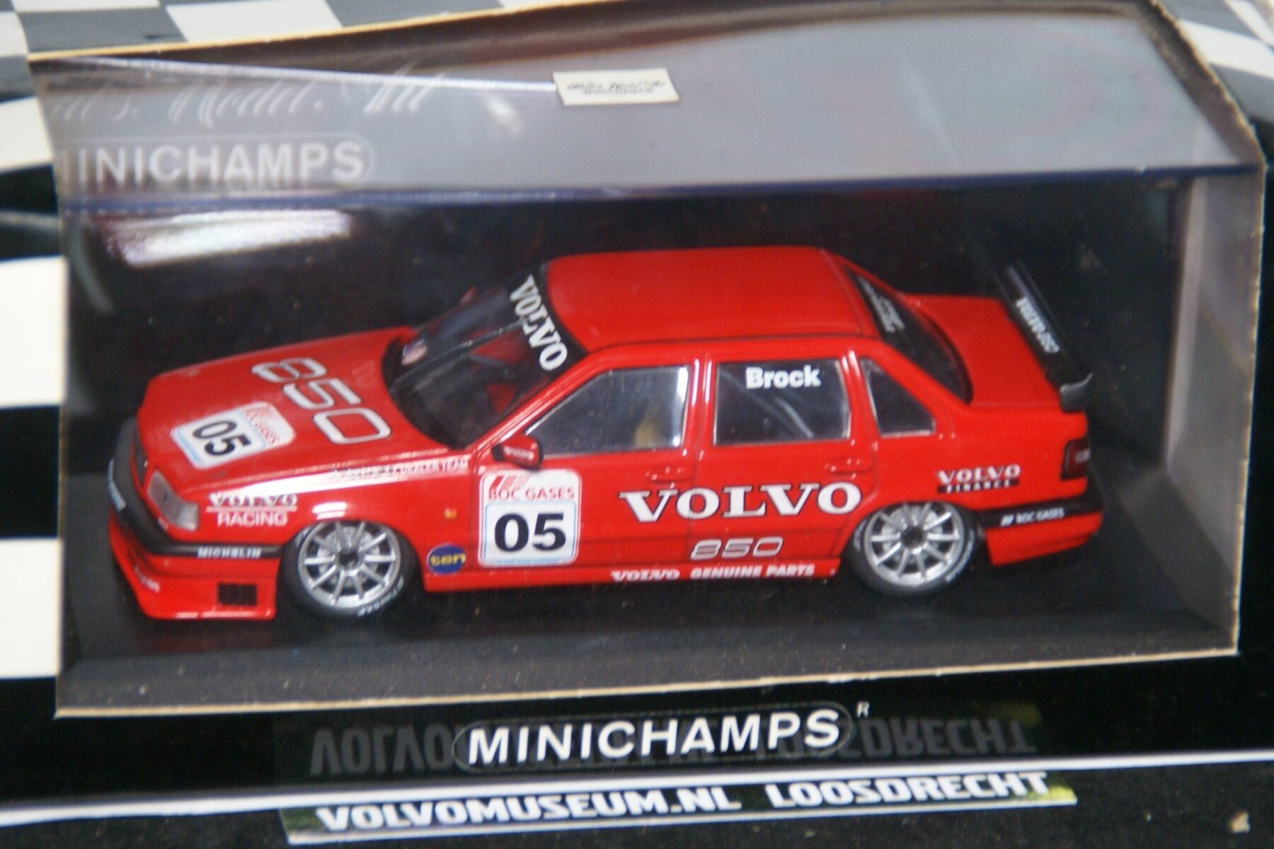 DSC02596 miniatuur 1996 Volvo 850 854 rood Australian TCC Brock 1op43 Minichamps 023055 MB