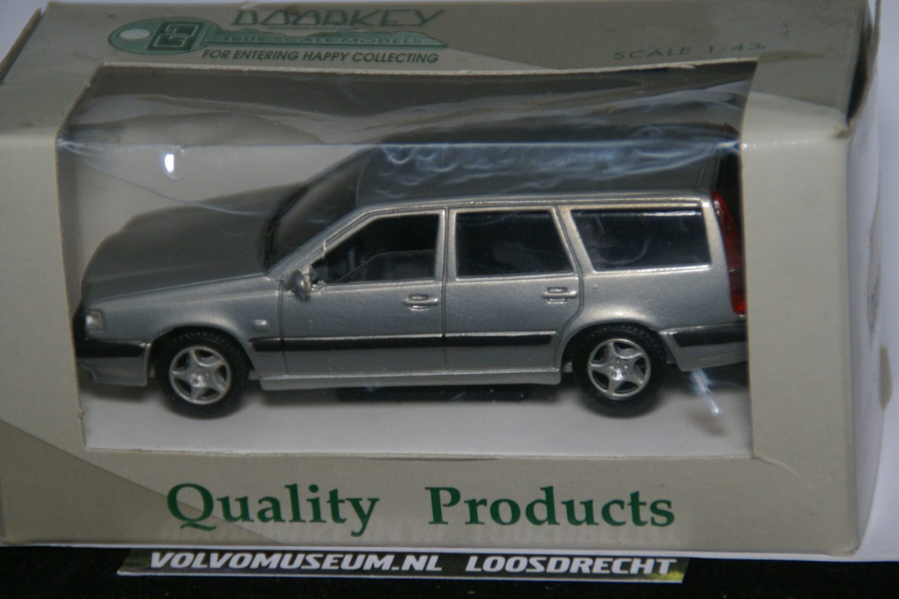 DSC02599 miniatuur Volvo 850 855 grijsmet1op43 AHC MB