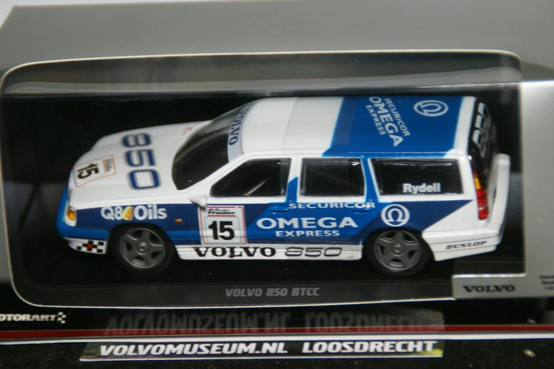 DSC02627 miniatuur 1994 Volvo 850 854 blauwwit BTTC Rydell 1op43 Motorart MB