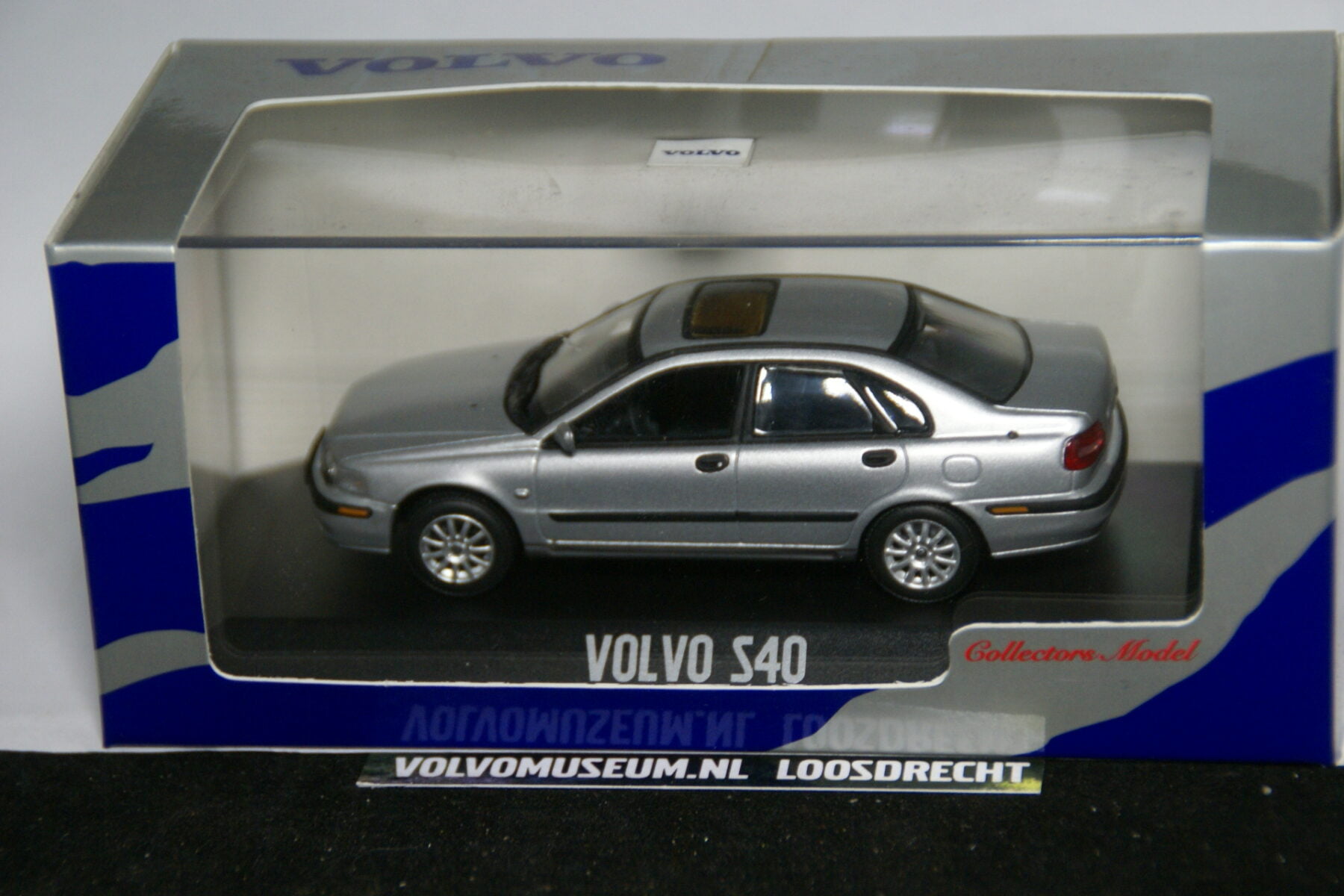 DSC02644 miniatuur Volvo S40 zilvermet 1op43 Volvo (Minichamps) MB