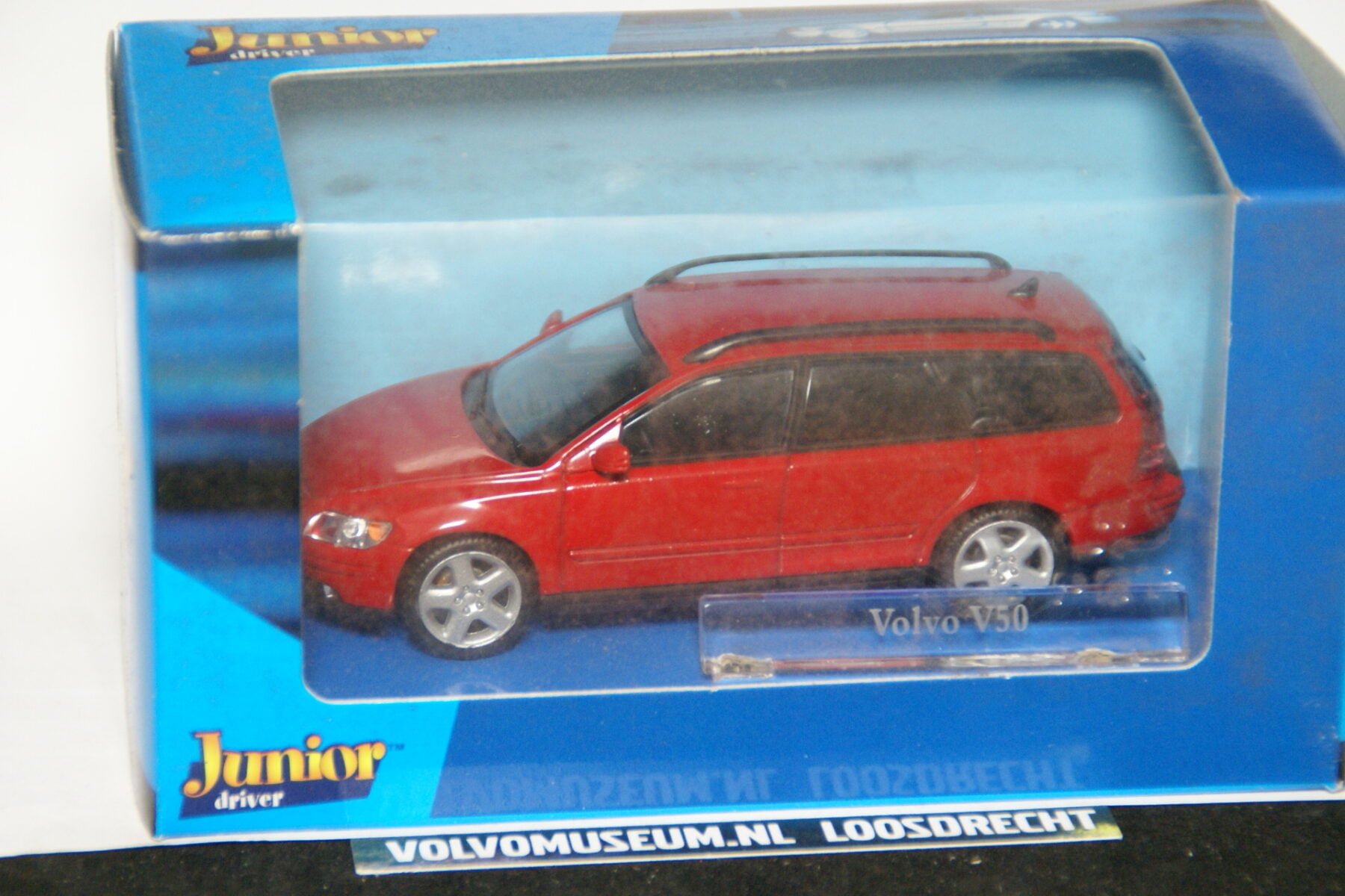 DSC02651 miniatuur Volvo V50 rood 1op43 Brio 027241 MB
