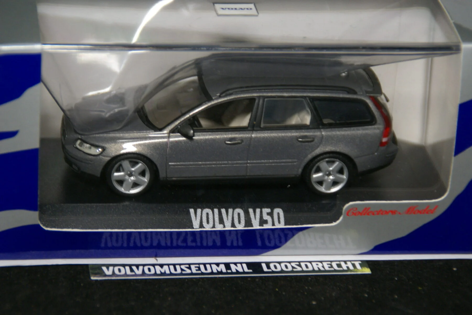 DSC02664 miniatuur Volvo V50 grijsmet 1op43 Volvo (Minichamps) MB