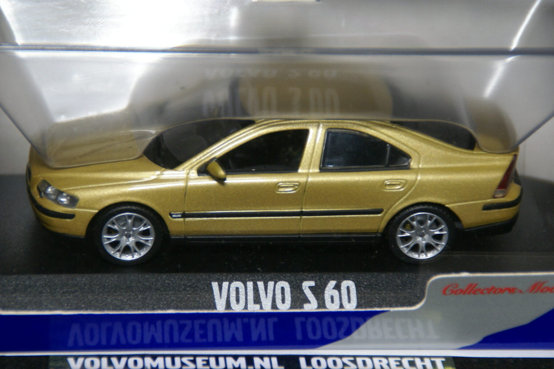 DSC02671 miniatuur Volvo S60 groen 1op43 Volvo (Minichamps) MB