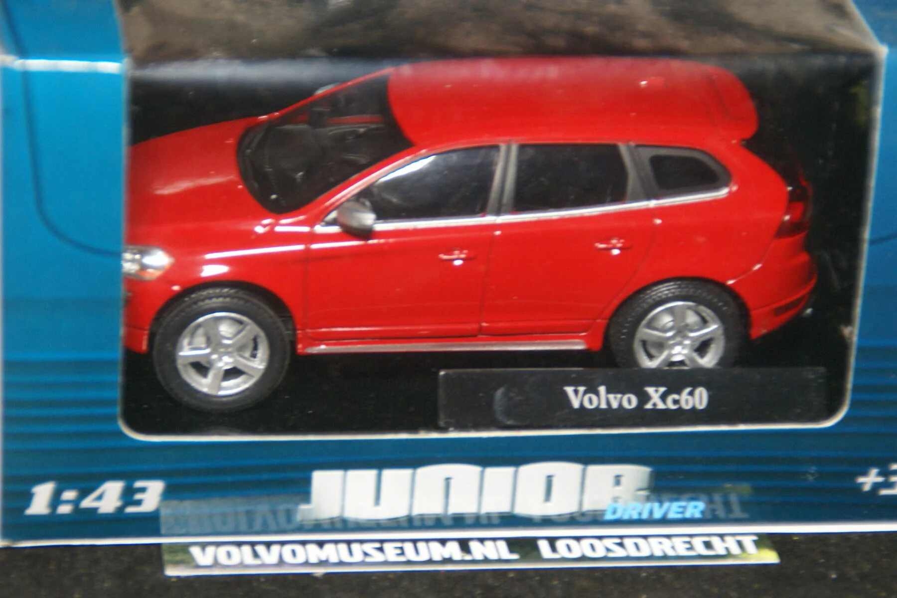 DSC02675 miniatuur Volvo XC60 rood 1op43 Brio 088587 MB