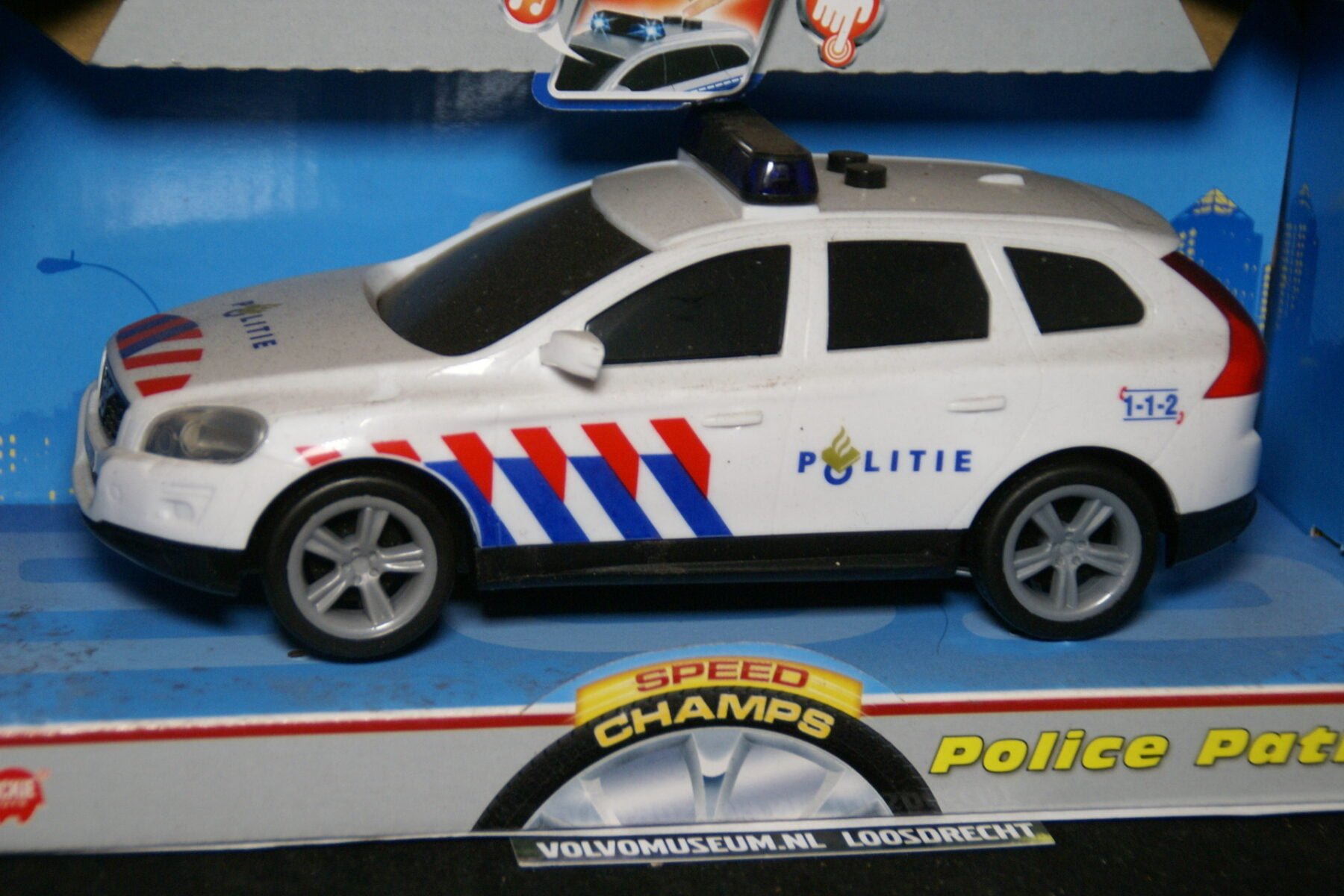 DSC02690 miniatuur Volvo XC60 politie NL ca 1op43 Speedchamps 330568 MB