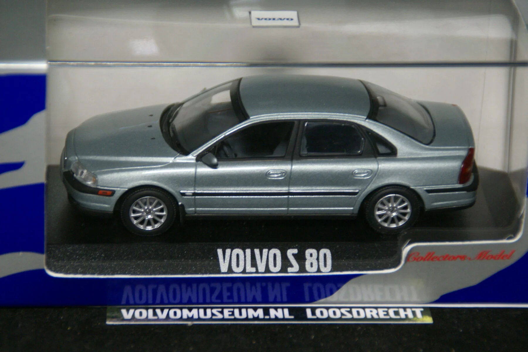 DSC02703 miniatuur Volvo S80 zilvermet 1op43 Volvo (Minichamps) MB