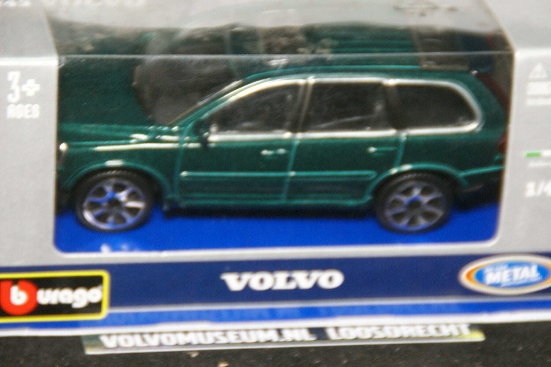 DSC02774 miniatuur Volvo XC90 groenmet 1op43 Bburago 300006 MB
